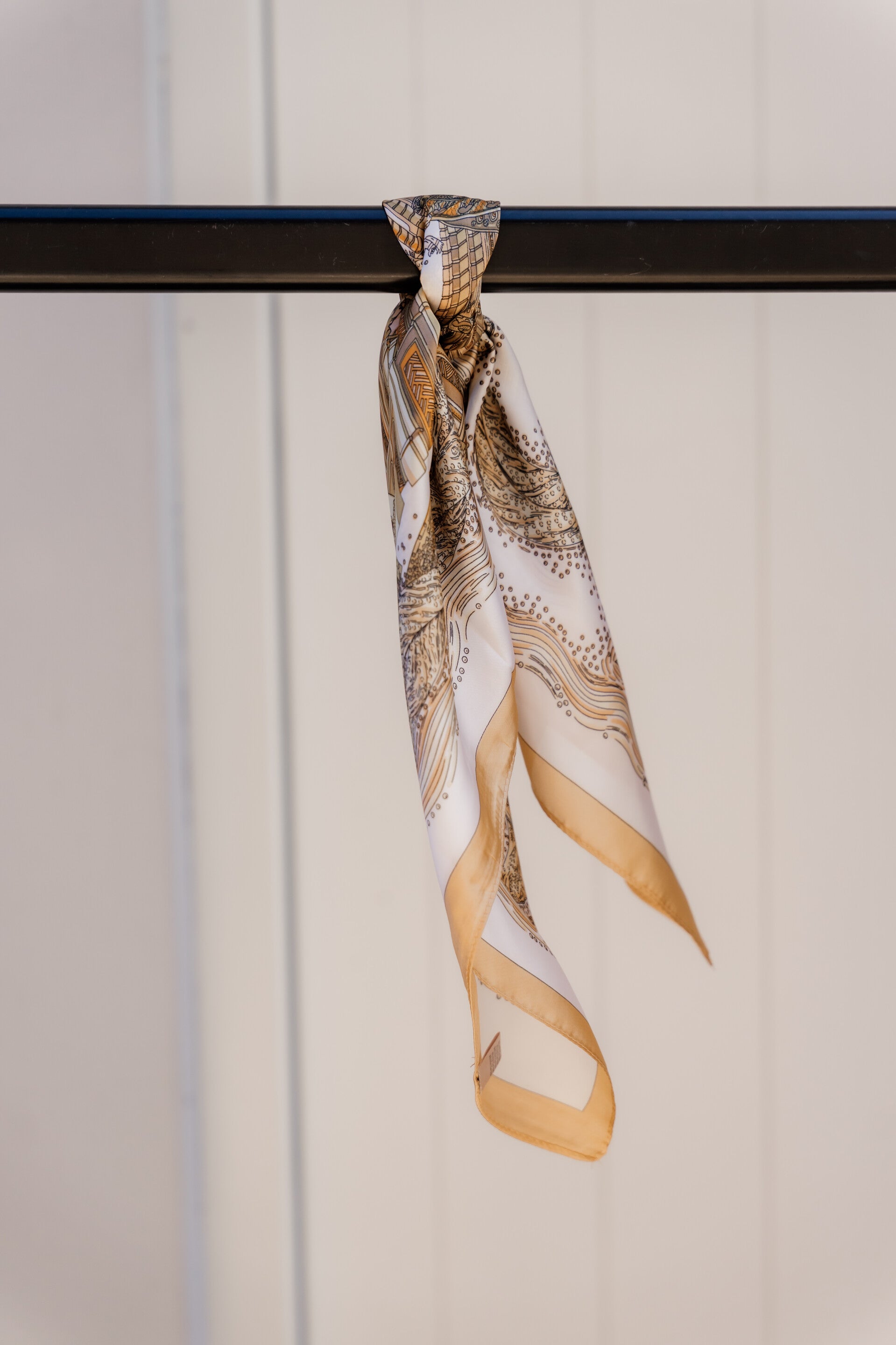 La Flor sjaaltje print beige-camel