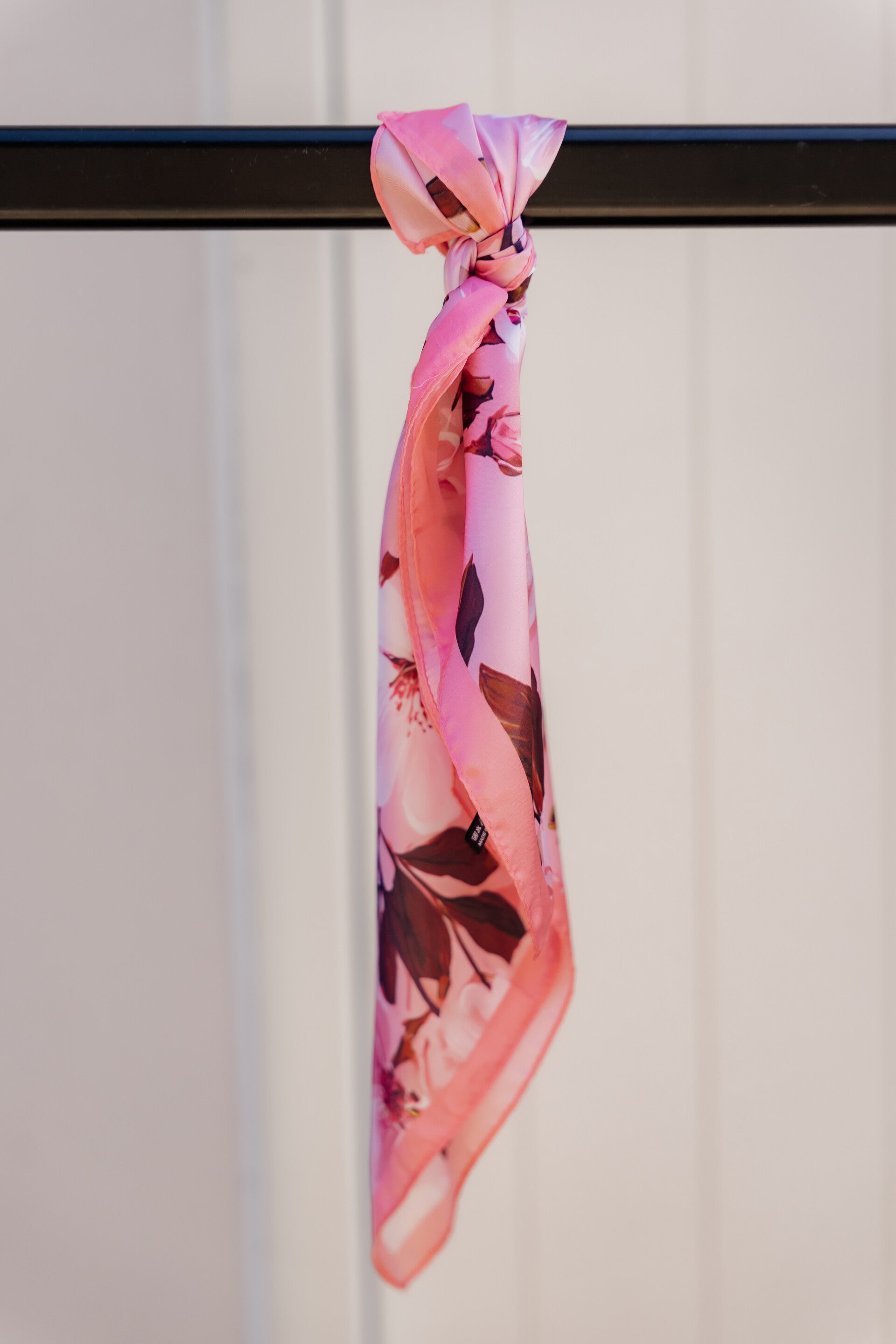 La Flor sjaaltje bloemenprint roze-fuchsia