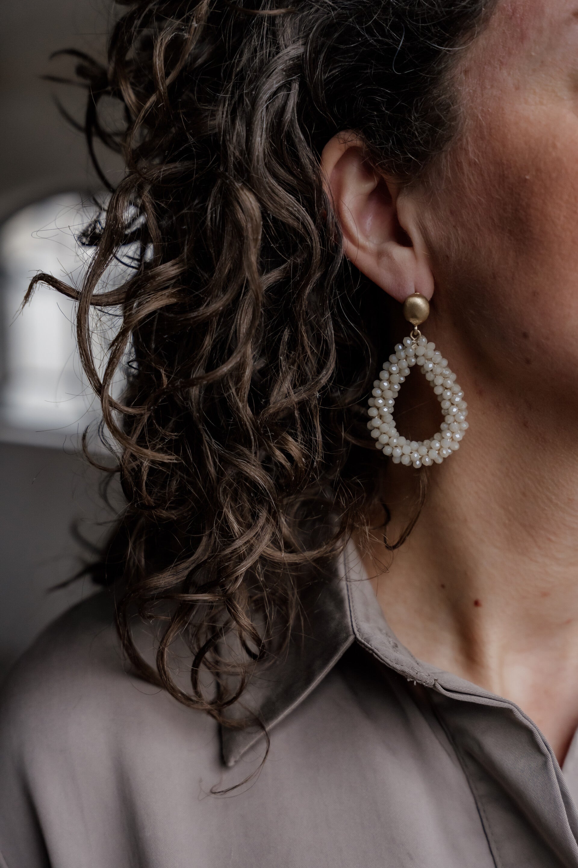 La Flor oorbellen ovaal beige