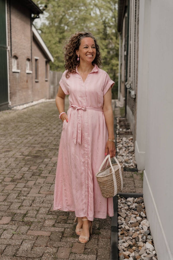 La Flor maxi doorknoop jurk lichtroze