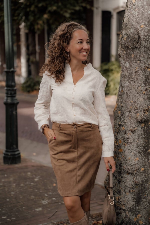 La Flor broderie ruffles blouse beige
