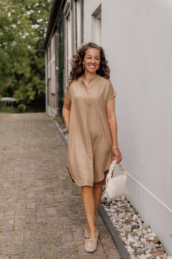 Azzurro doorknoop jurk camel