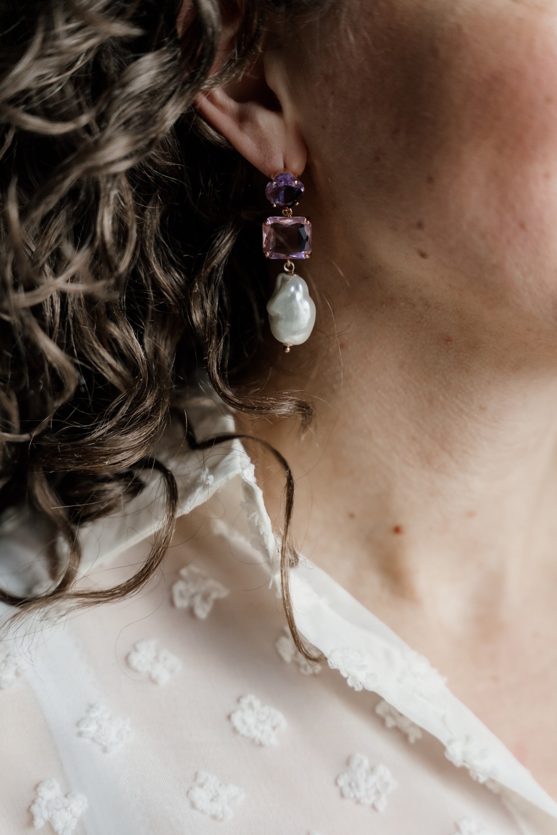 La Flor oorbellen parel wit lila/lichtroze