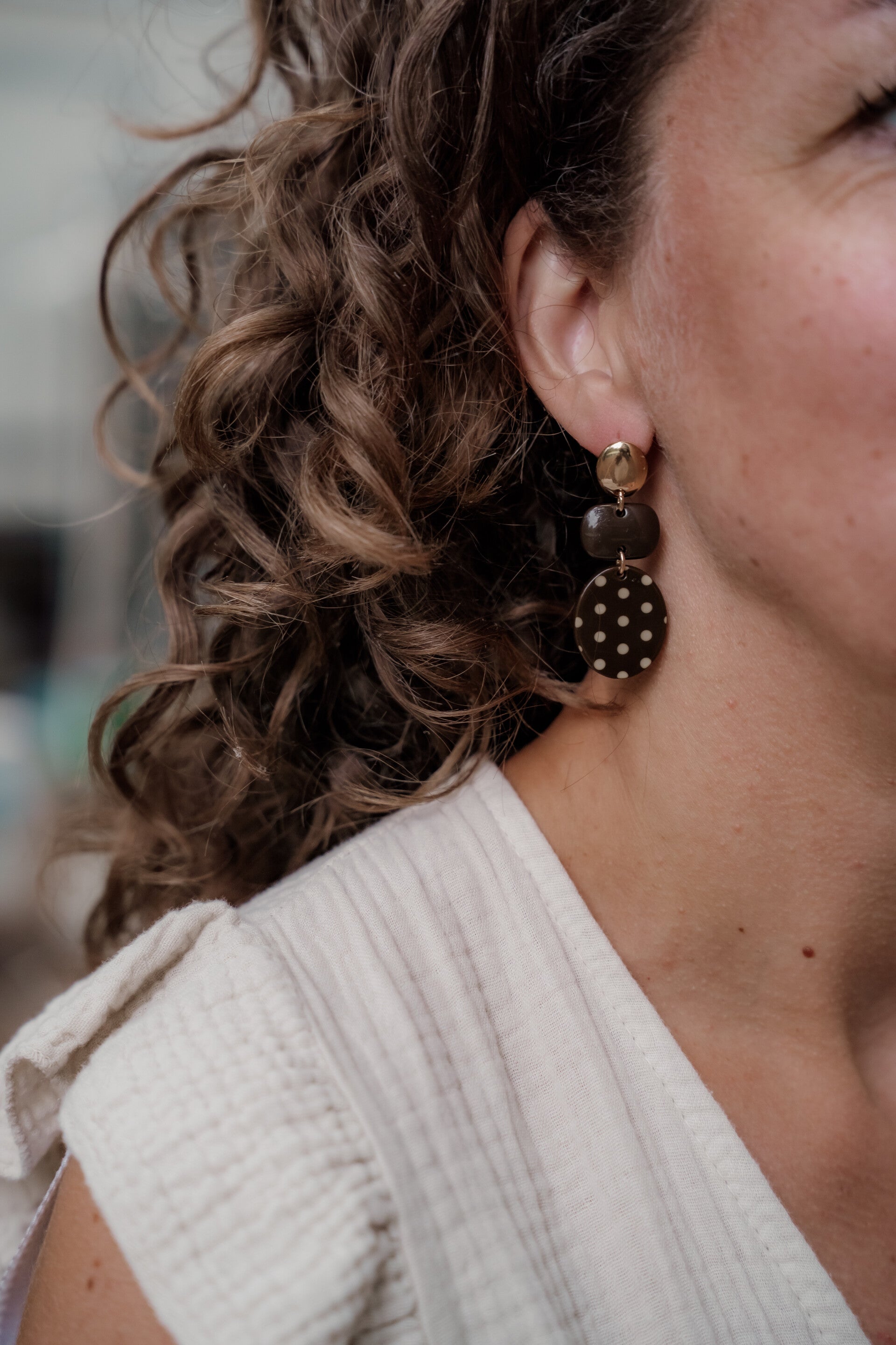 La Flor oorbellen dots bruin