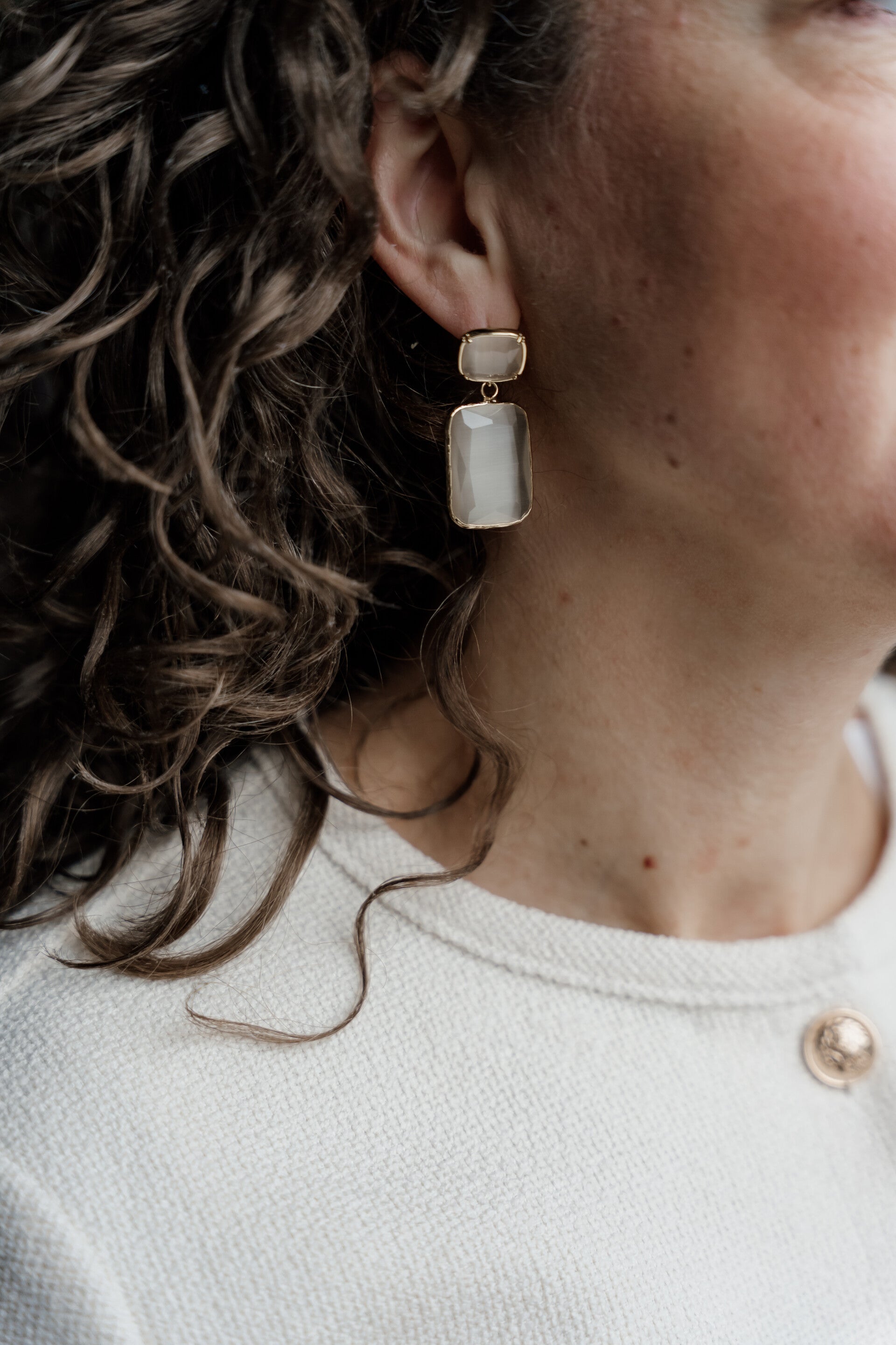 La Flor statement oorbellen beige