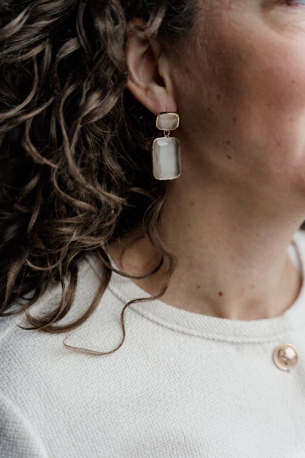 La Flor statement oorbellen beige