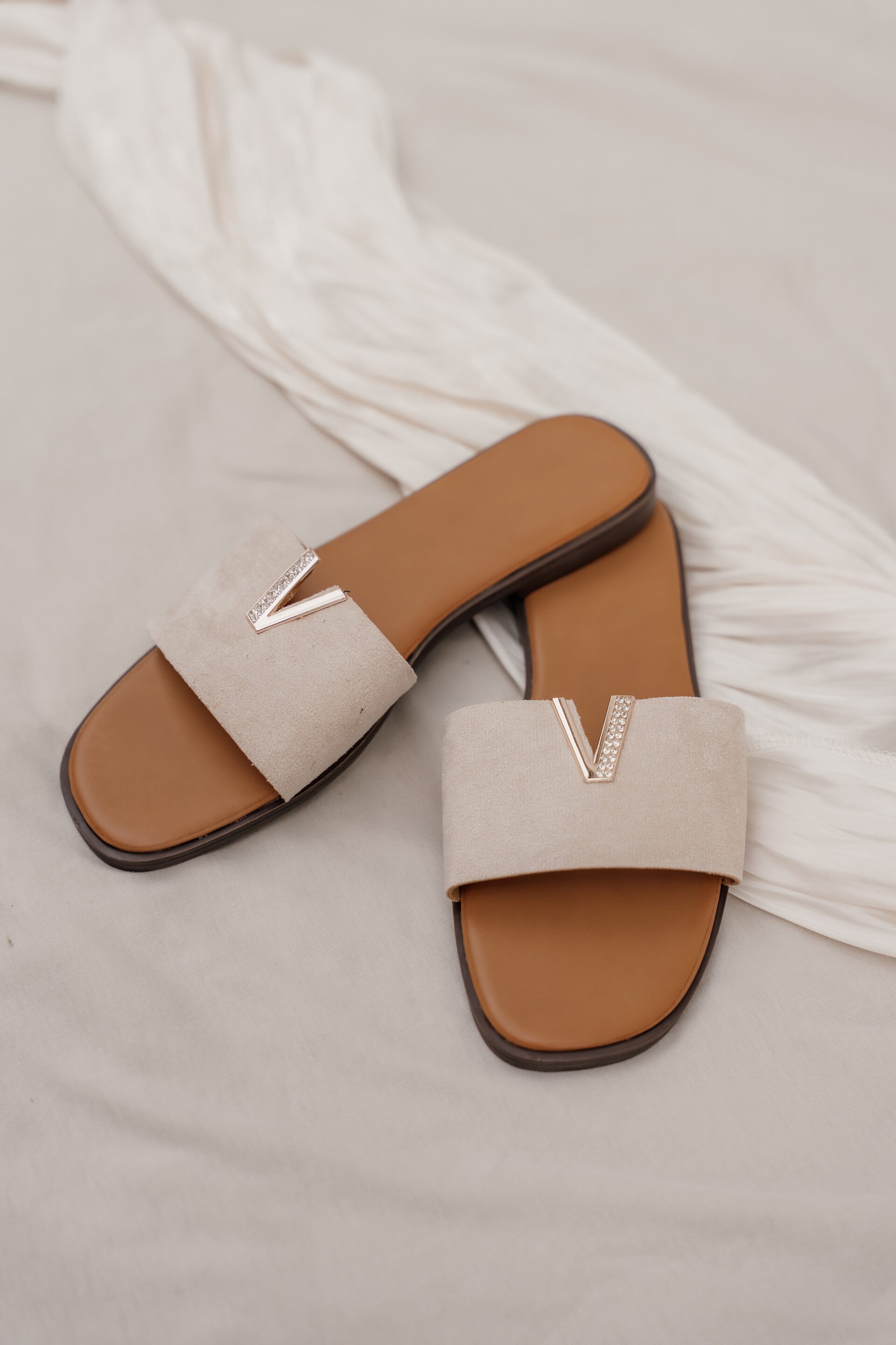 La Flor slippers suède look -v- zand