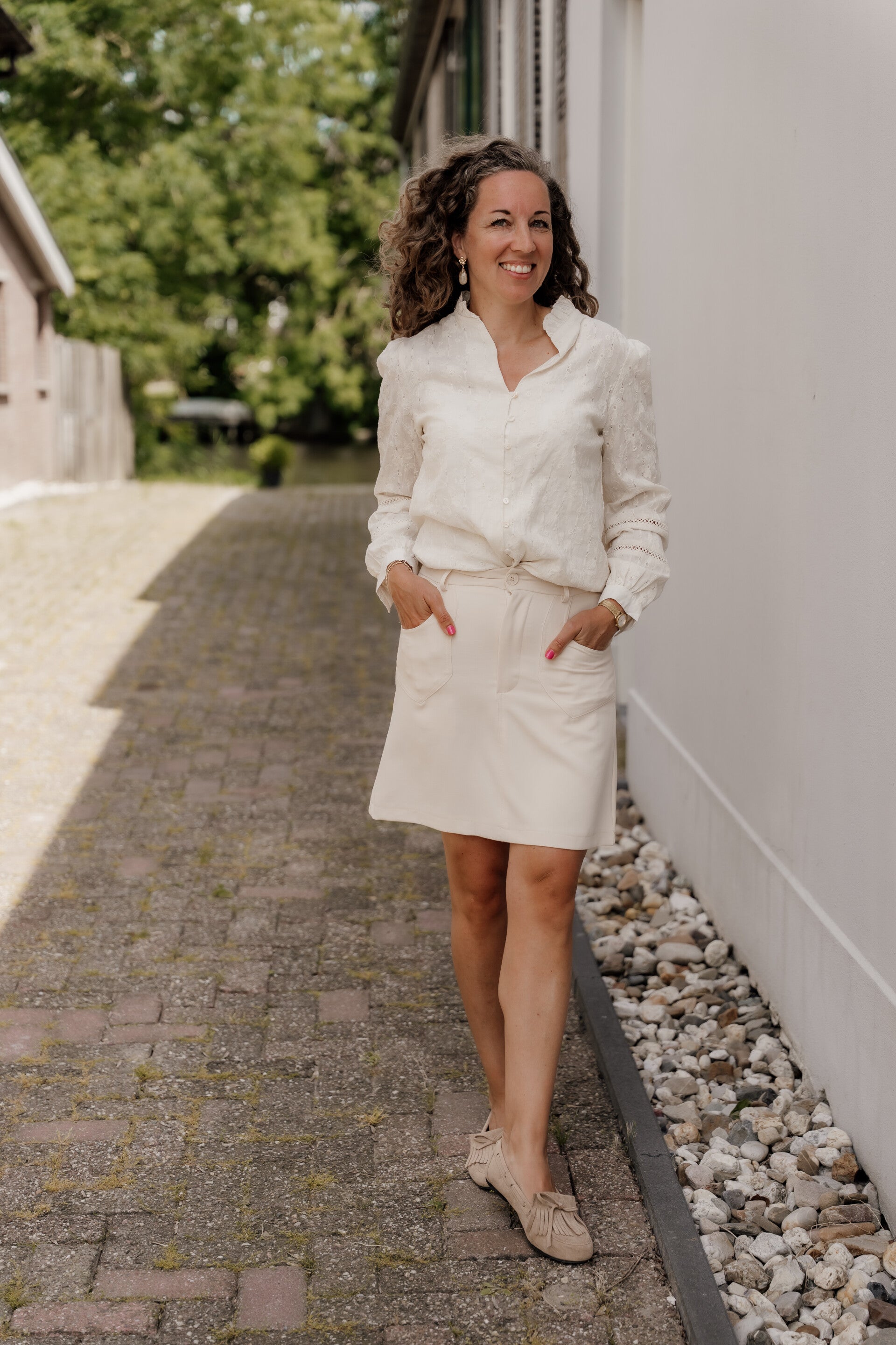 La Flor broderie ruffles blouse beige