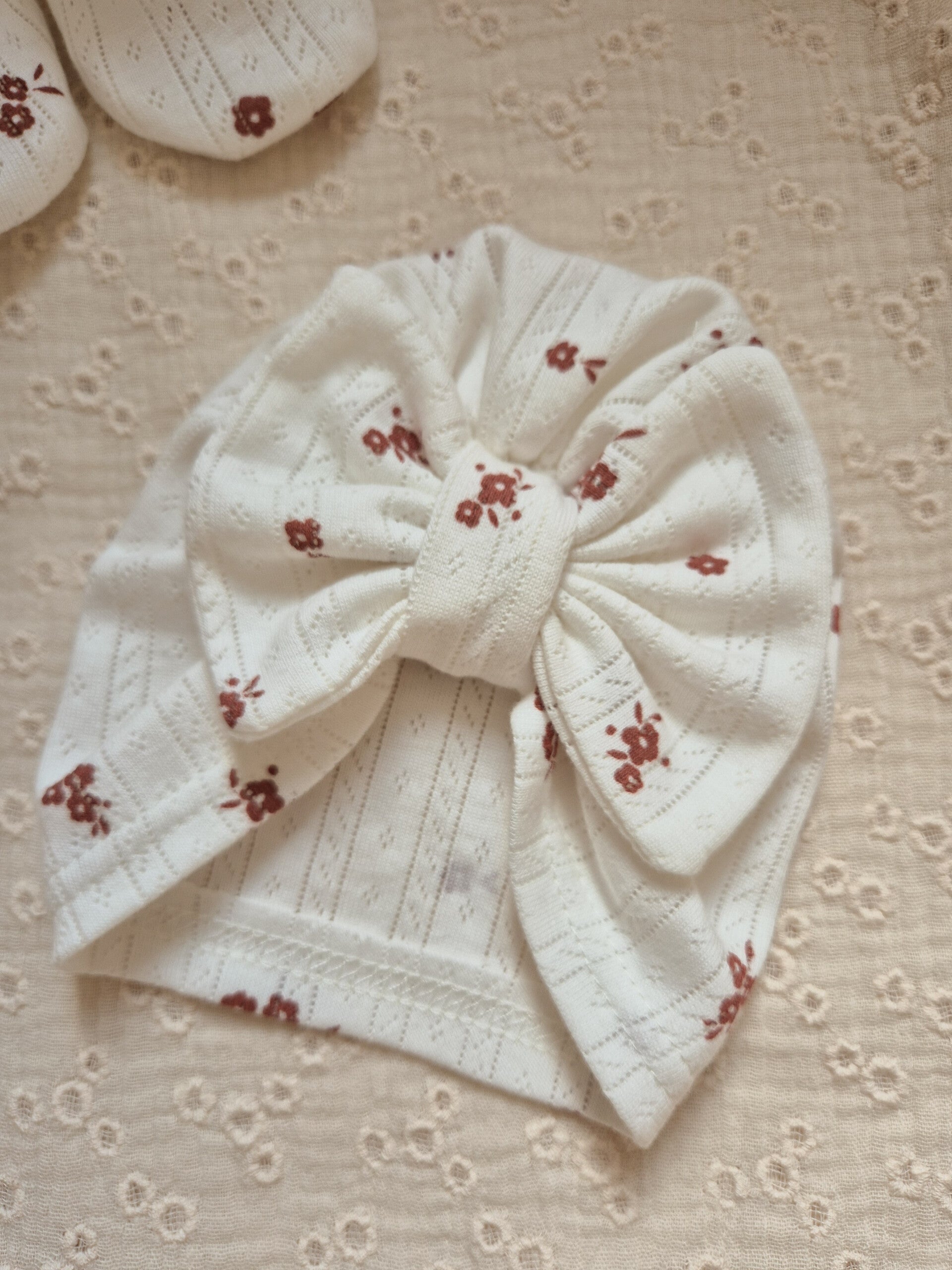 Turbanmutsje met strik ajour pointelle off-white *Bloempje *