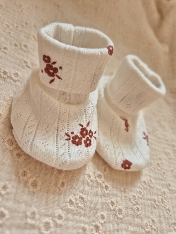Babyslofjes ajour pointelle *Bloempje * zonder strikje.