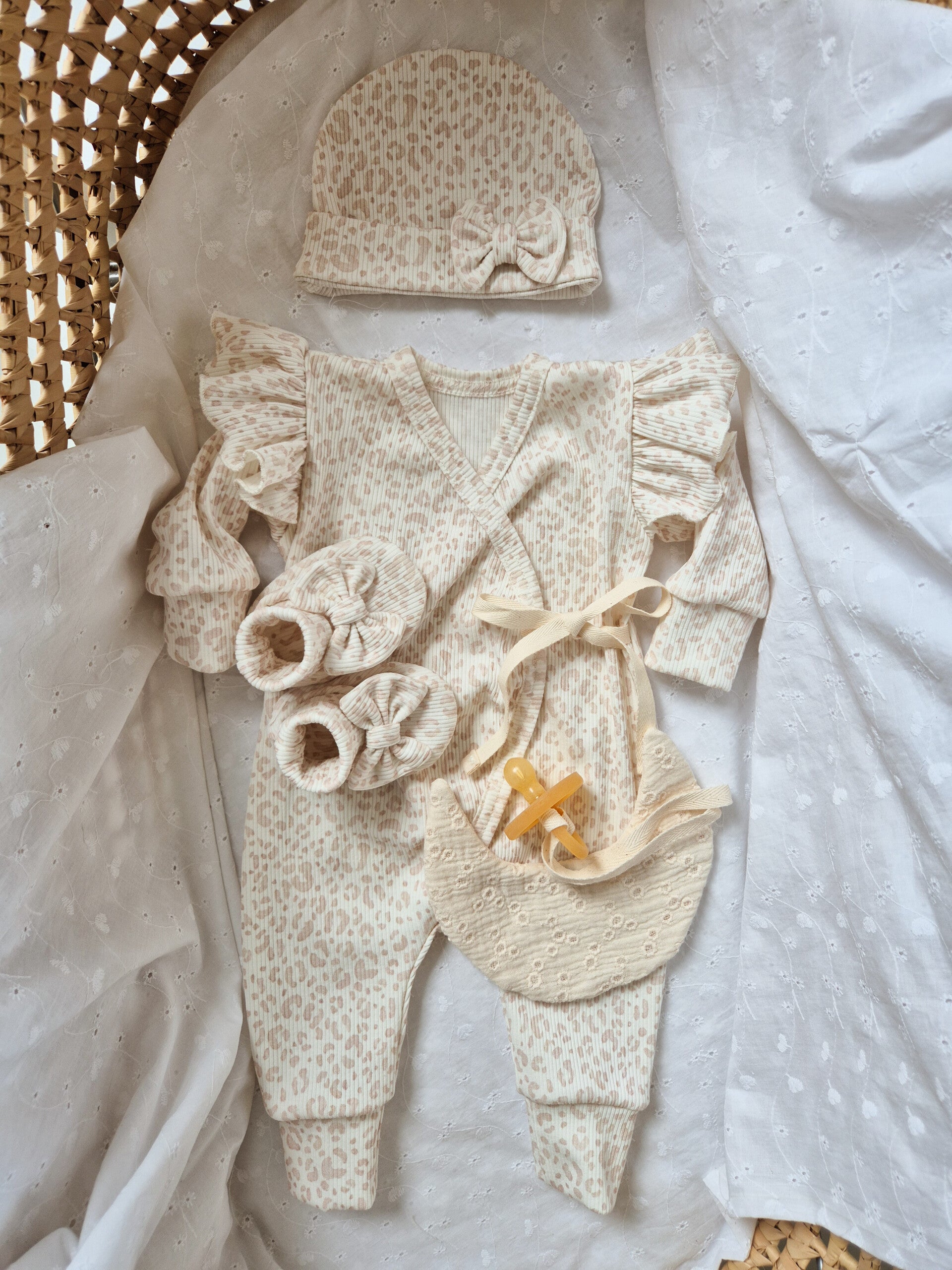 Overslag/kimonoboxpakje met ruffle mouwen *Luipaard blush beige*