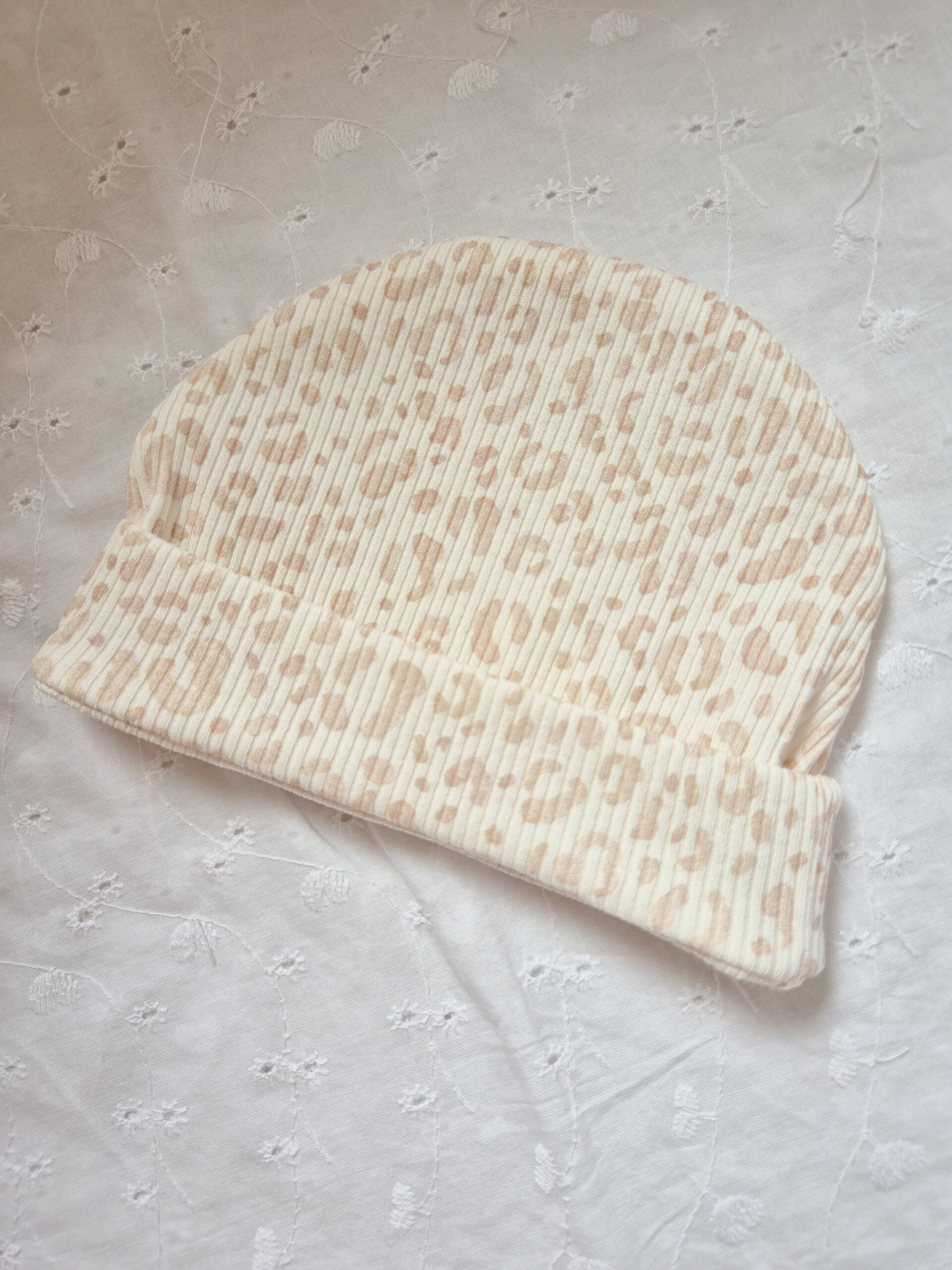 Mutsje zonder strikje *Luipaard blush beige *