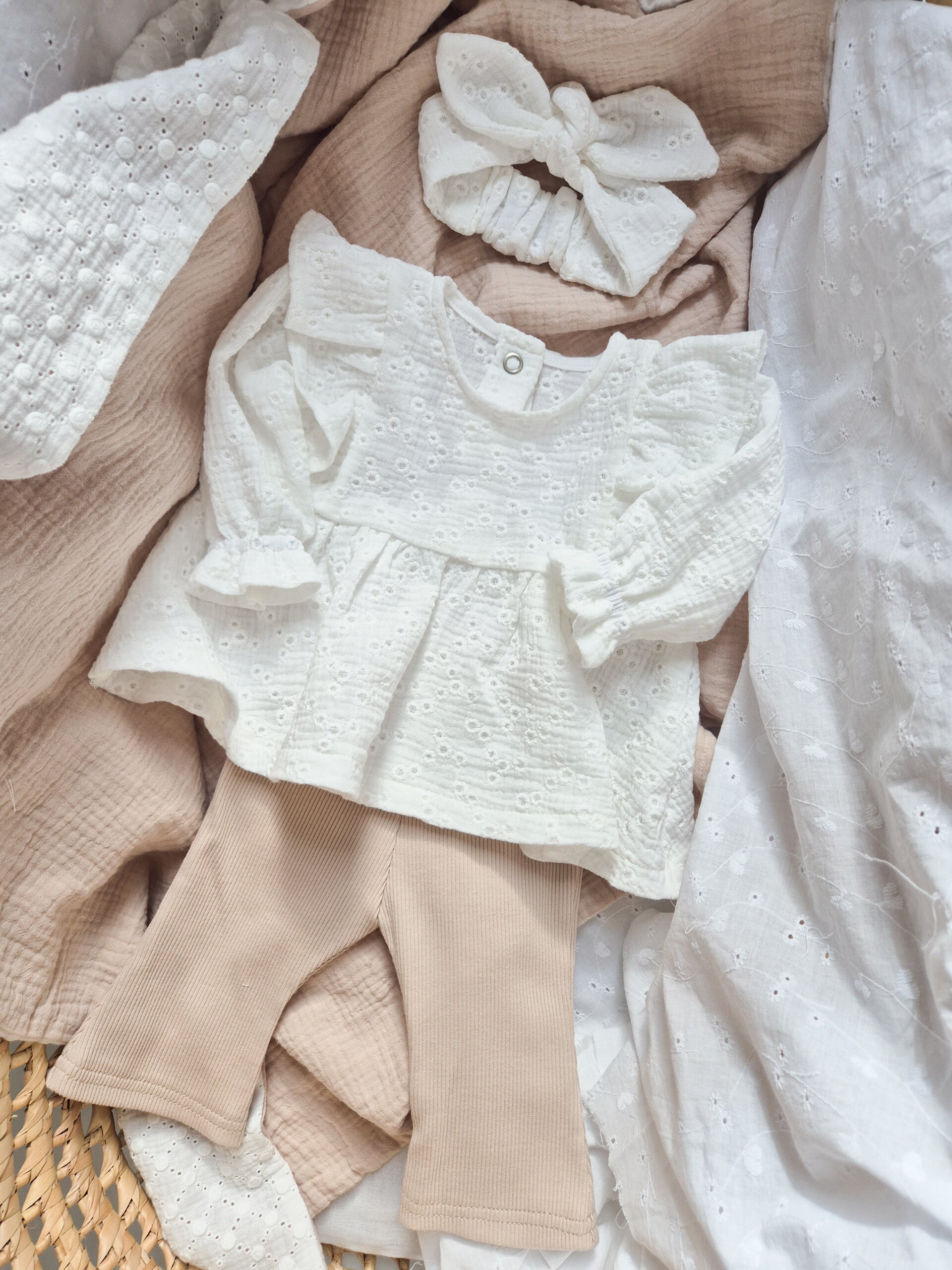 Broekje licht beige rib "Legging/flared"