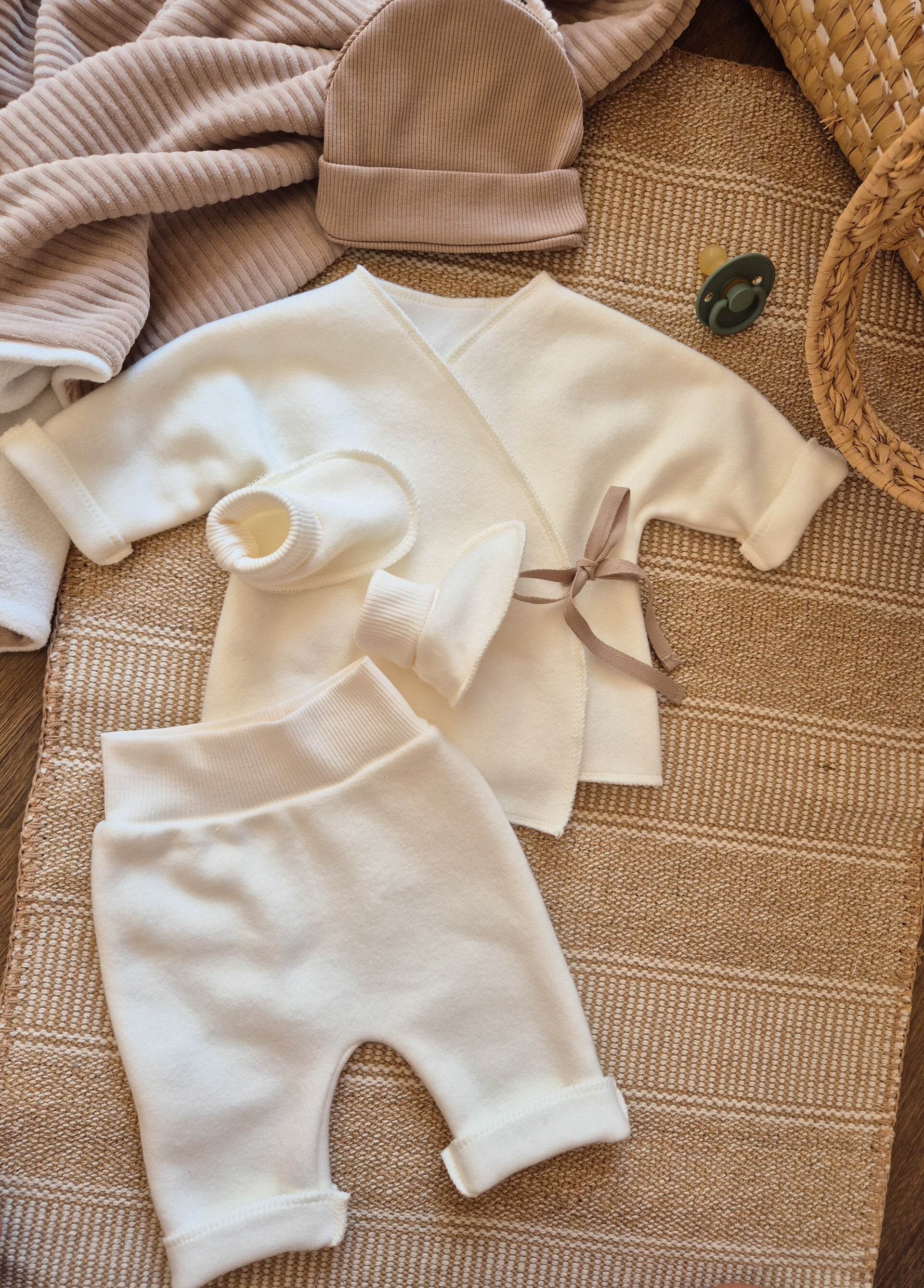 Baby broekje van 100 % fleecekatoen *Ivoor *