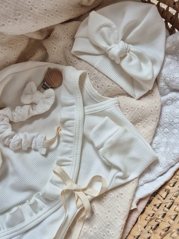 Turbanmutsje met knoop gerib *Off-white *