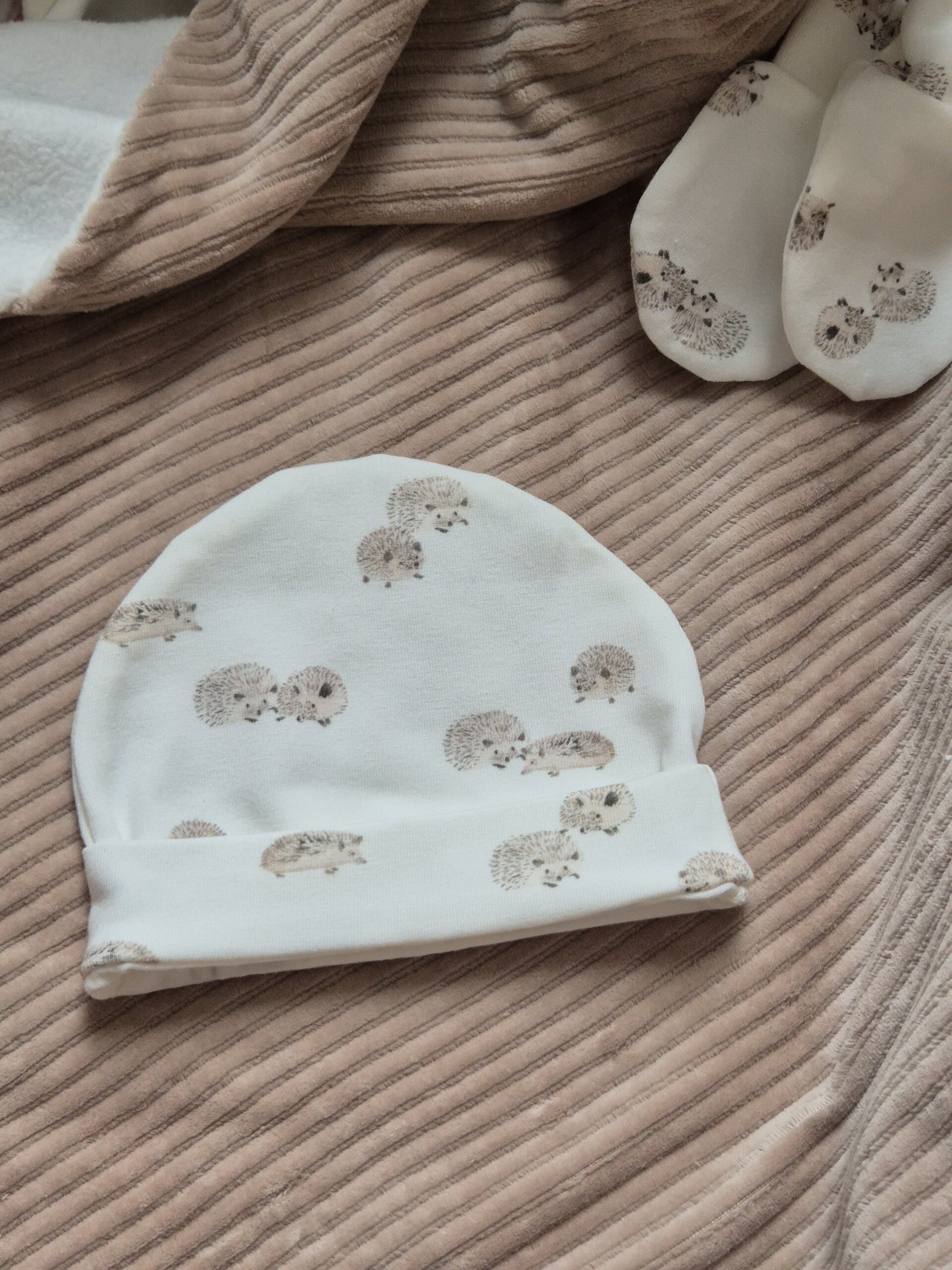 Mutsje zonder knoop "Egels"