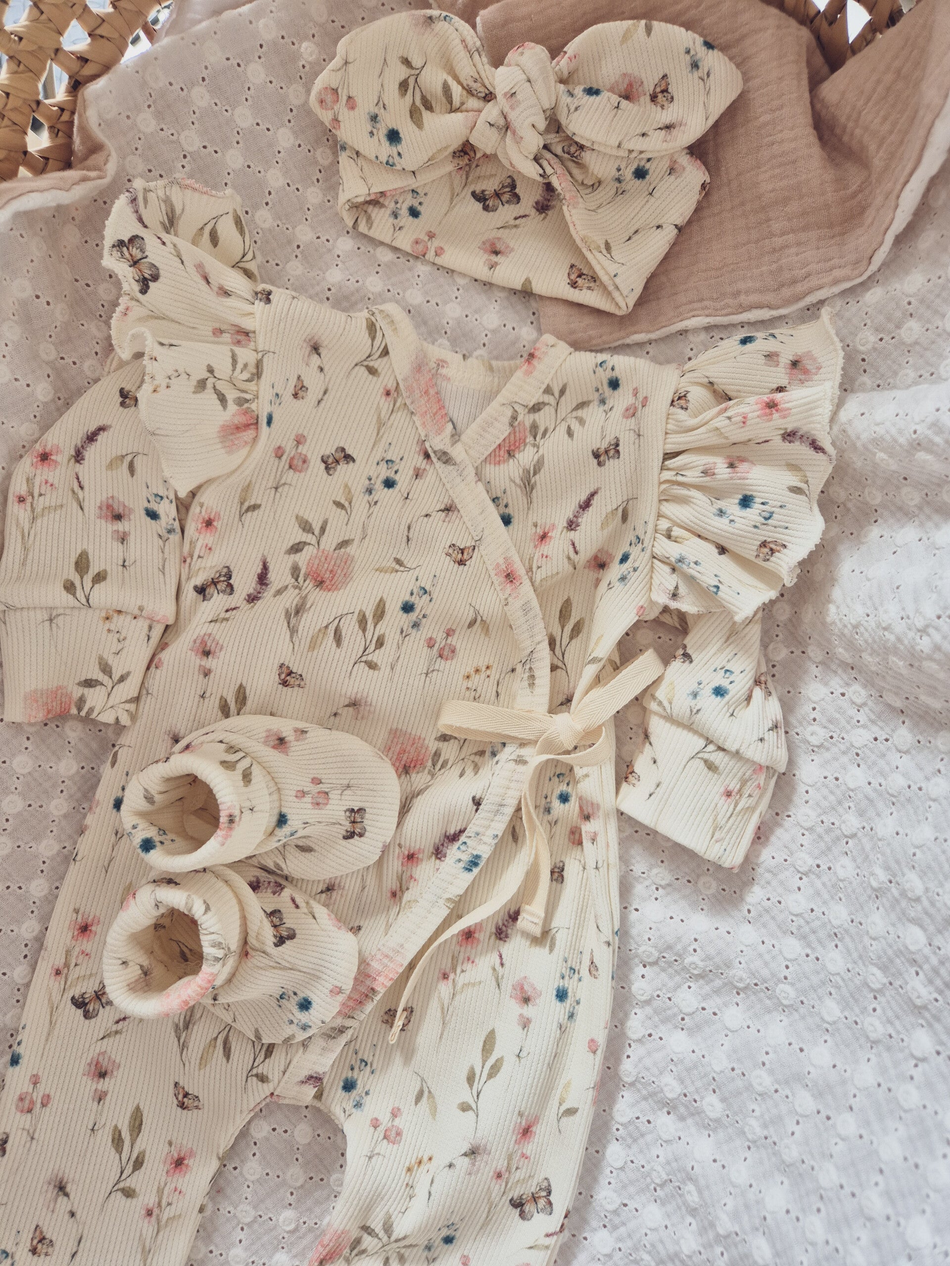 Boxpakje met ruffle mouwen gerib *Veld bloemen*