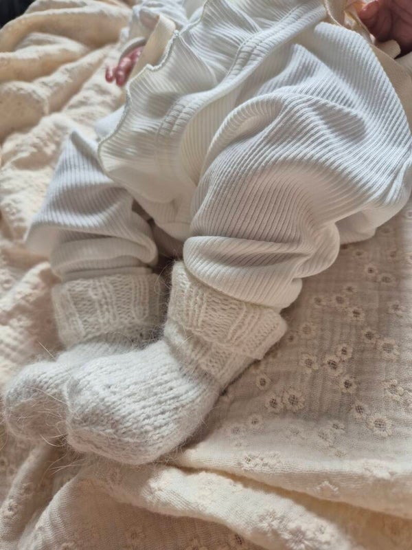 Handgebreide wollen sokjes NB-3 mnd,off-white.