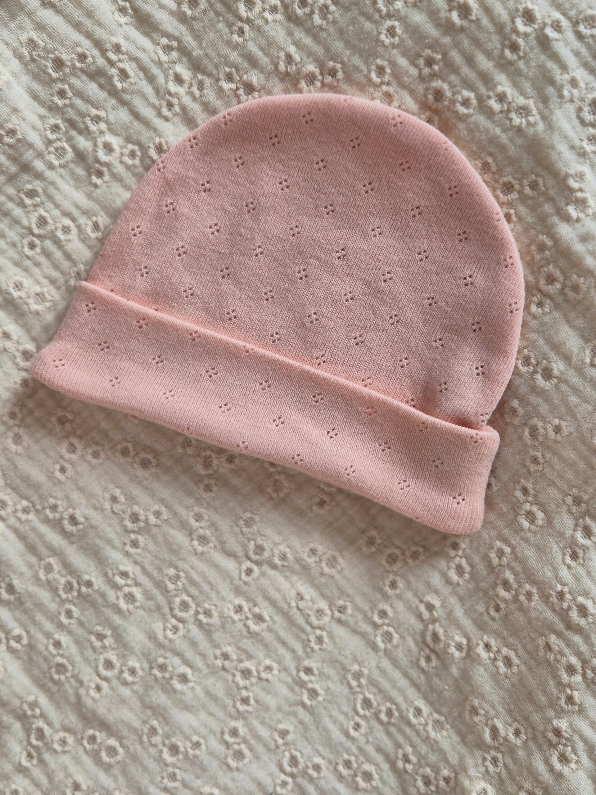 Mutsje zonder knoop en zonder strik ajour *Lichtroze*