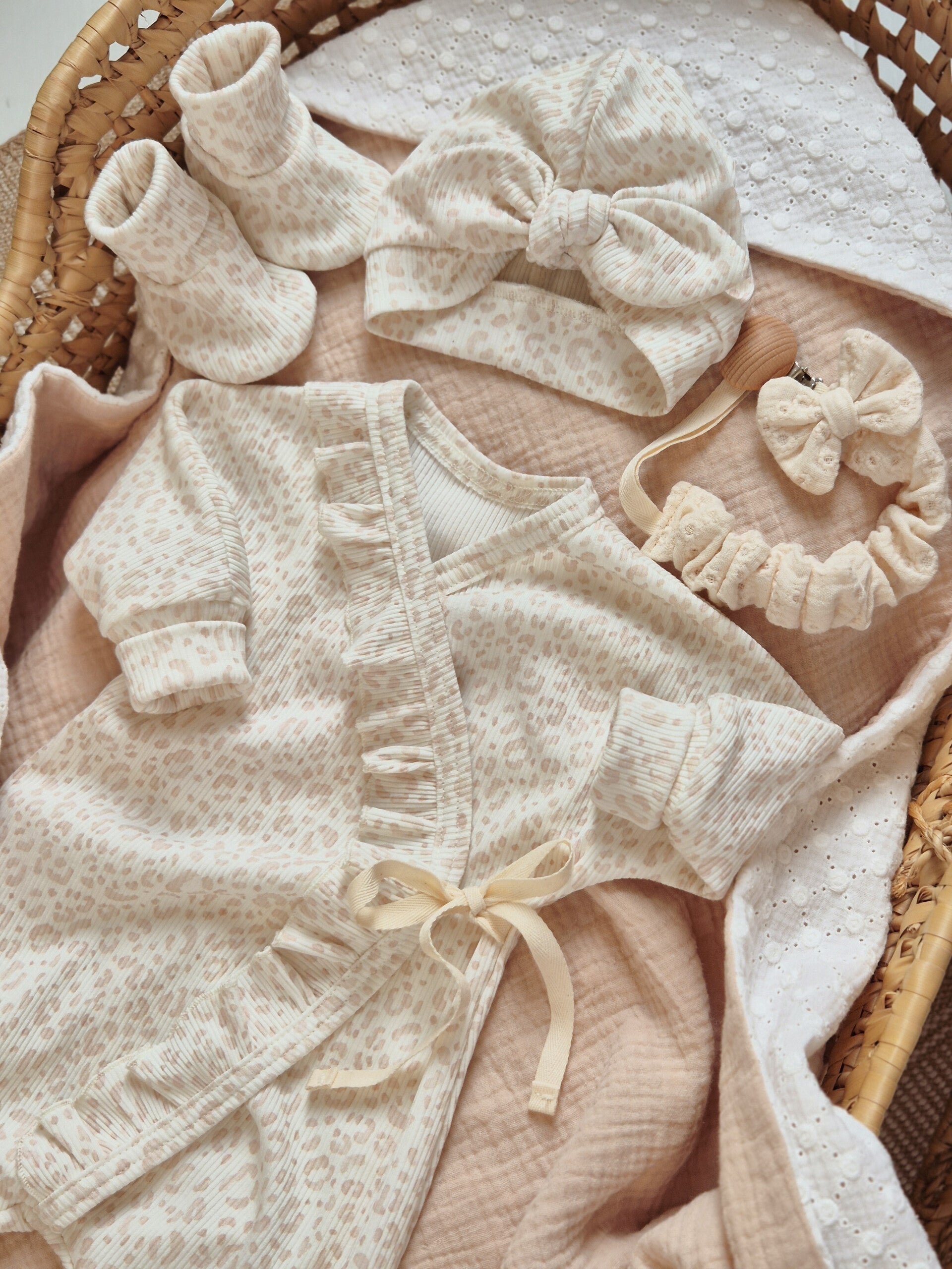 Turbanmutsje met knoop *Luipaard blush *beige