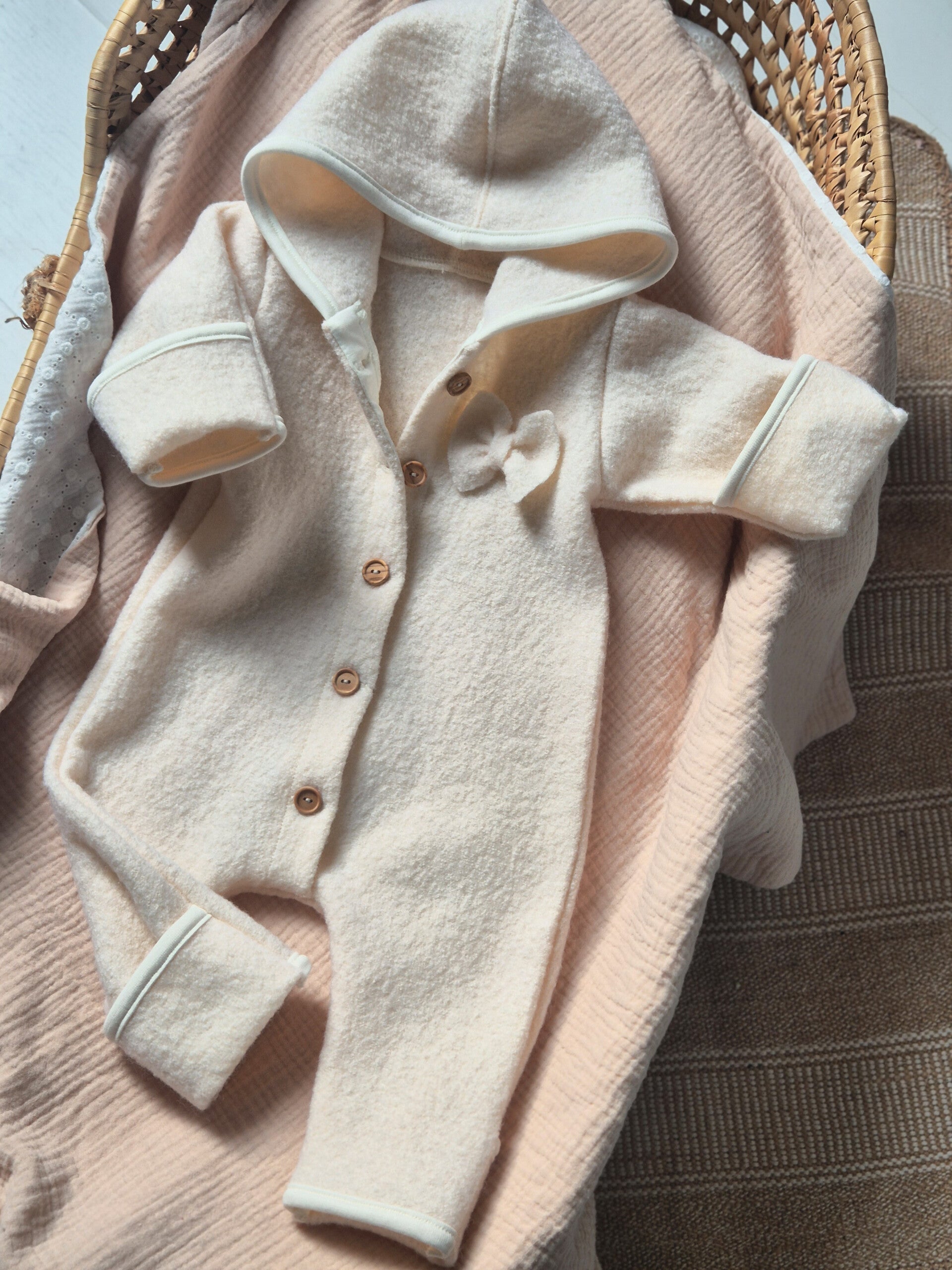 Wollen overall *Naturel* met/zonder strikje.