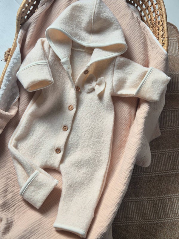 Wollen overall *Naturel* met/zonder strikje.