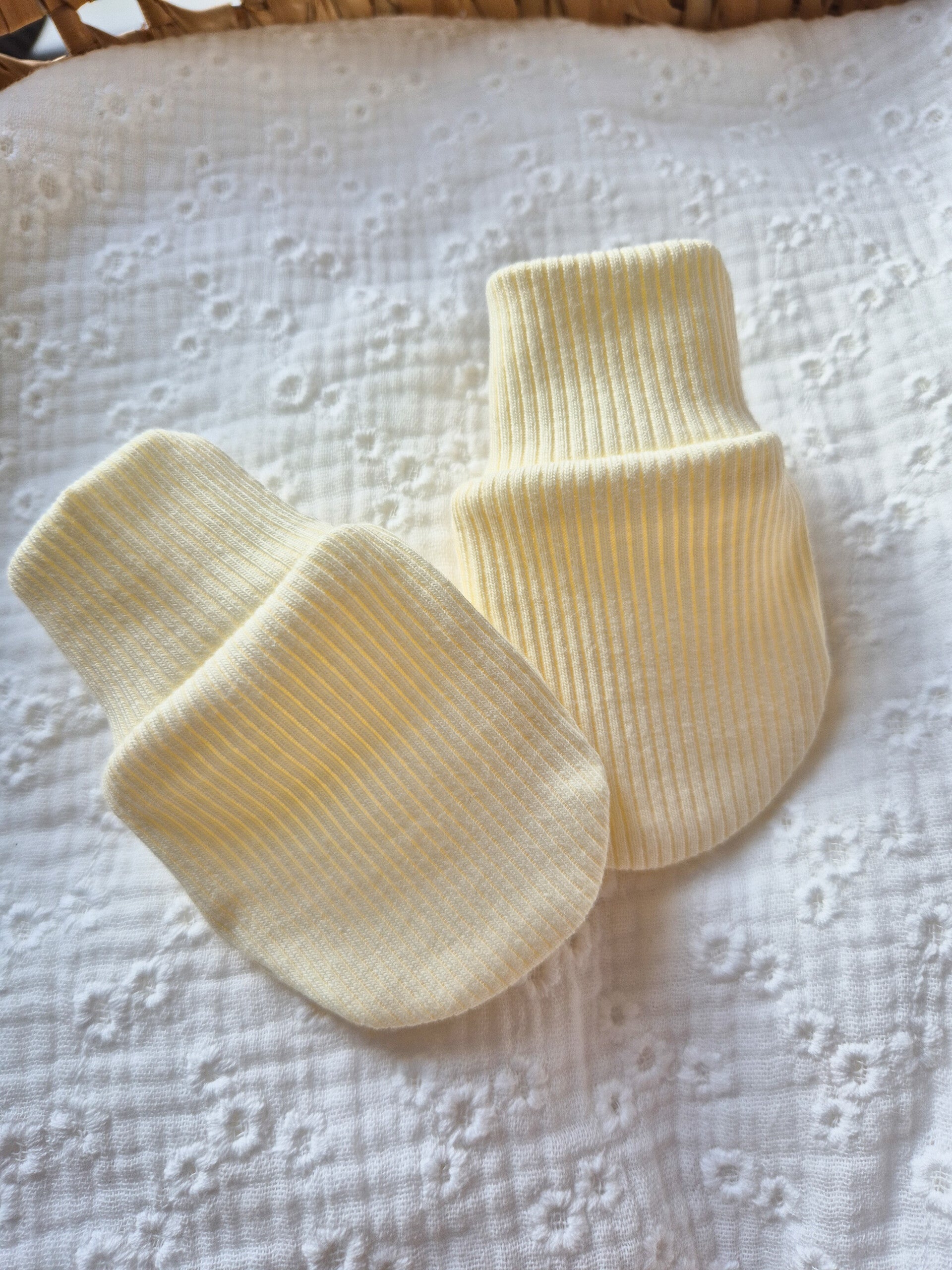 Anti krabwantjes rib zonder strik *Pastel geel*