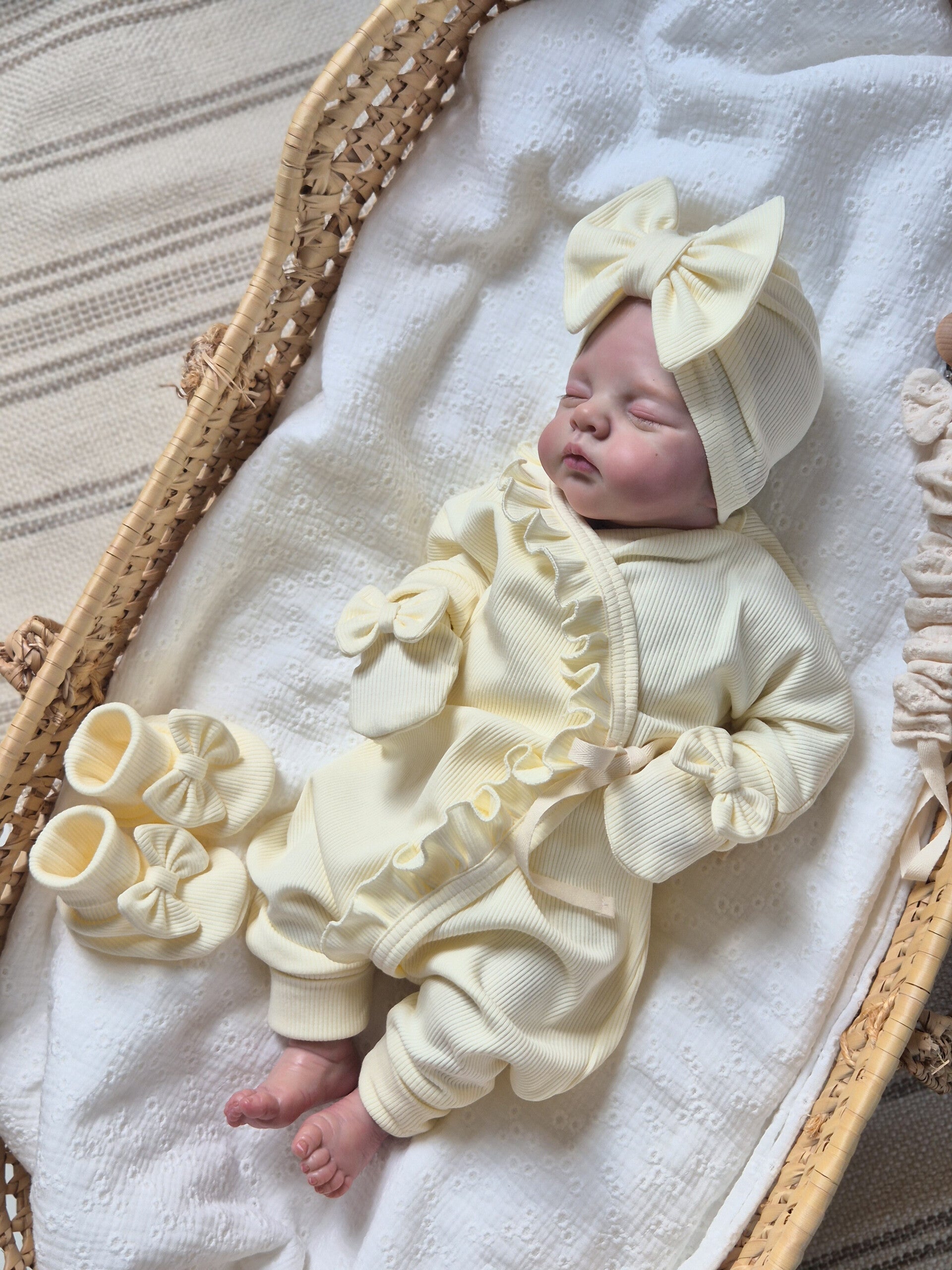 Boxpakje met rufflle rand gerib *Pastel geel *