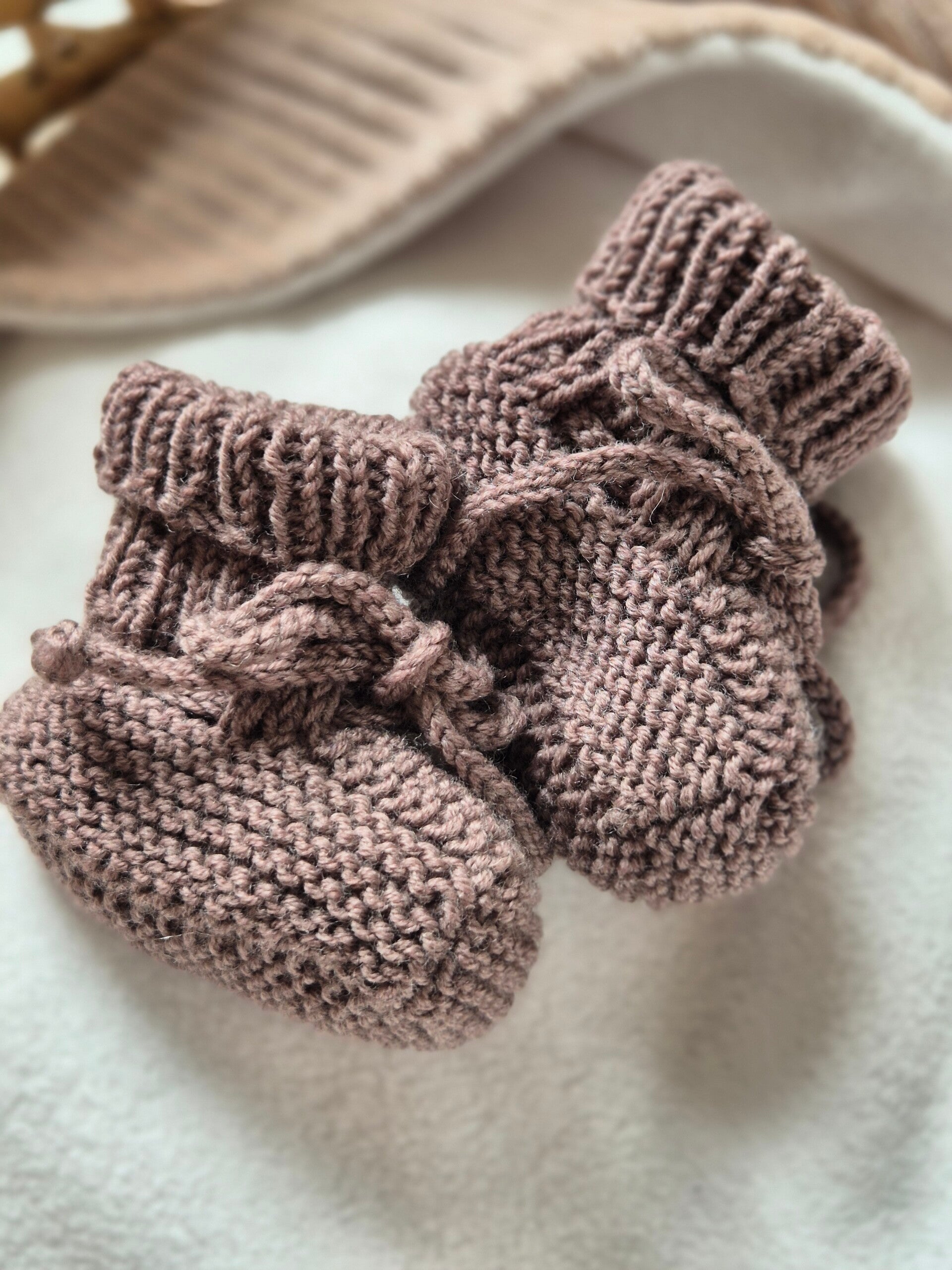 Handgebreide slofjes van 100% babymerino *Taupe donker bruin*