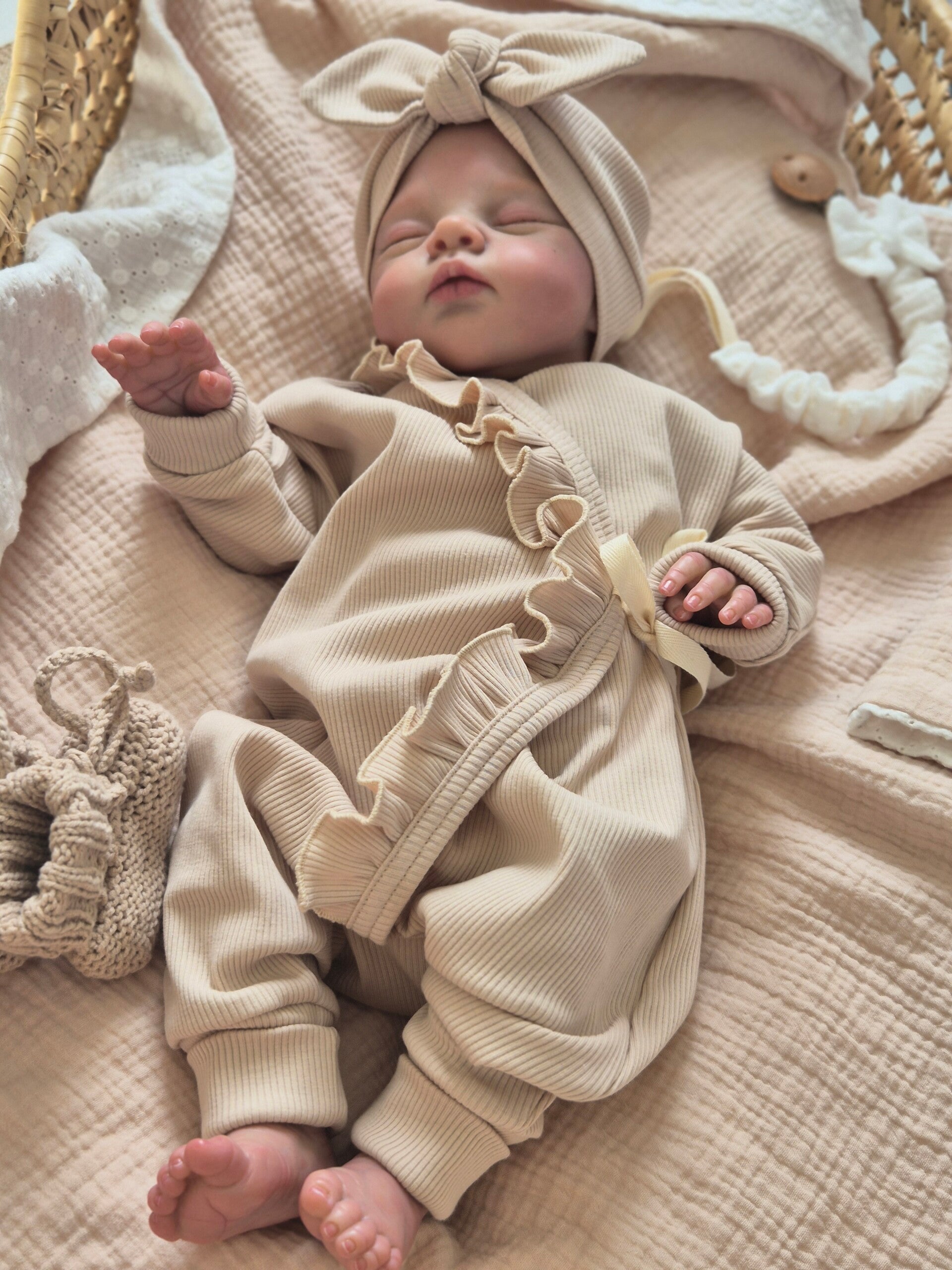 Overslagboxpakje rib met rufflerand *Licht beige *