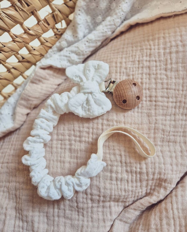 Speenkoord broderie off-white met strikje