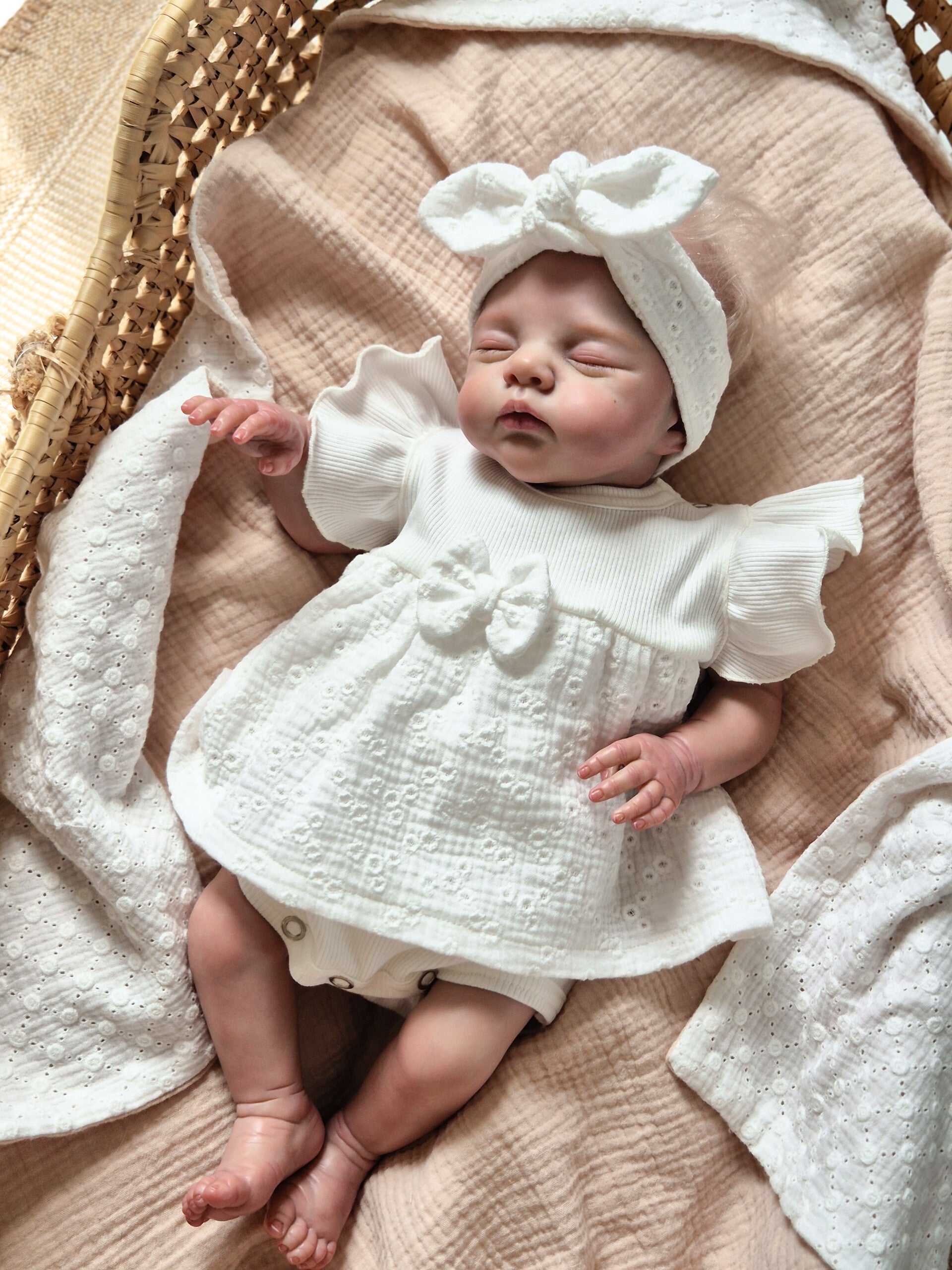 Romper jurkje rib off-white met broderie.