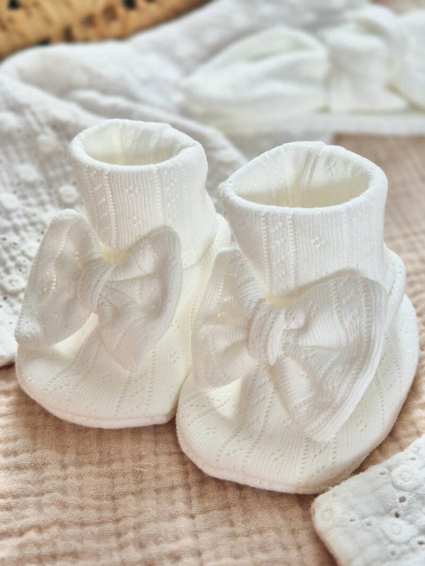 Babyslofjes ajour pointelle strepen MET strik off white.
