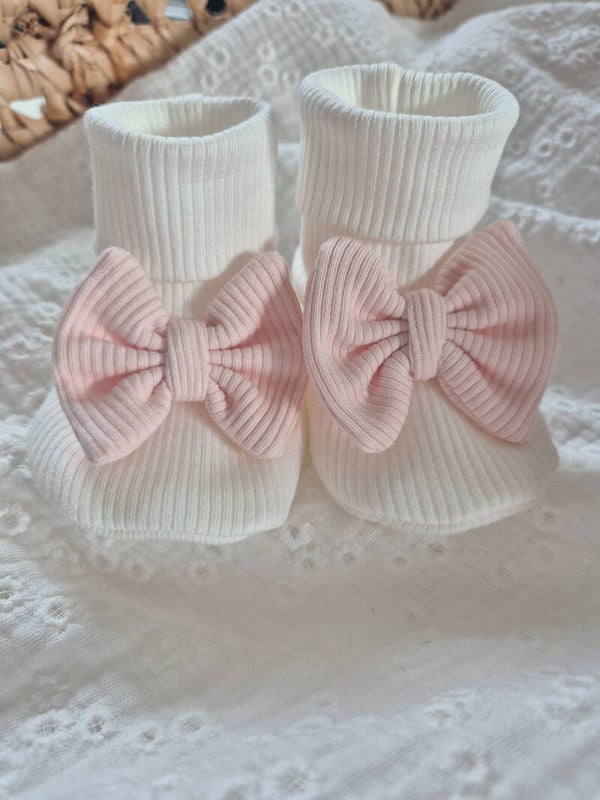Handgemaakte Babyslofjes Off-White met Pastelroze Strikje