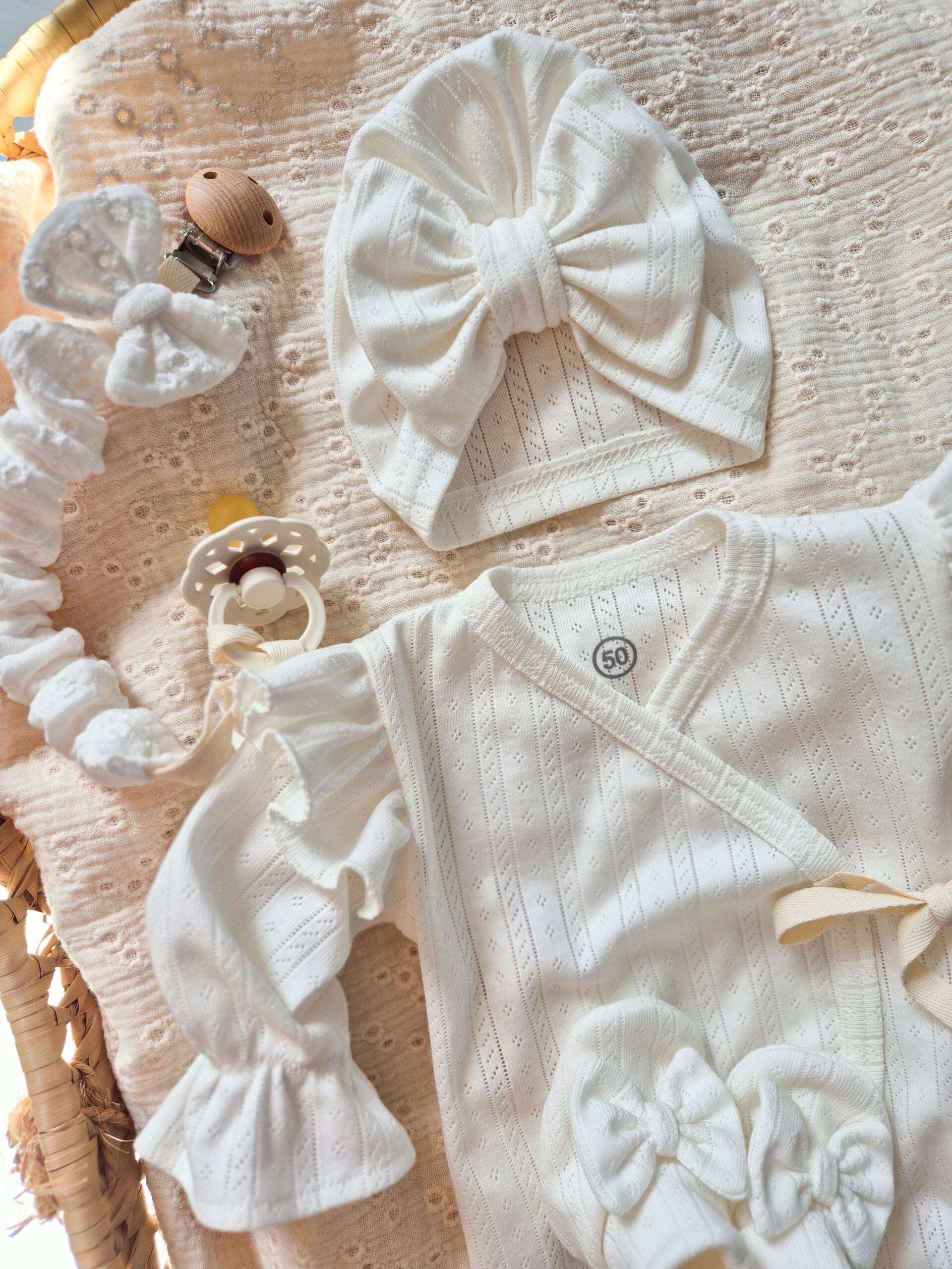 Turbanmutsje ajour pointelle strepen MET STRIK off white.