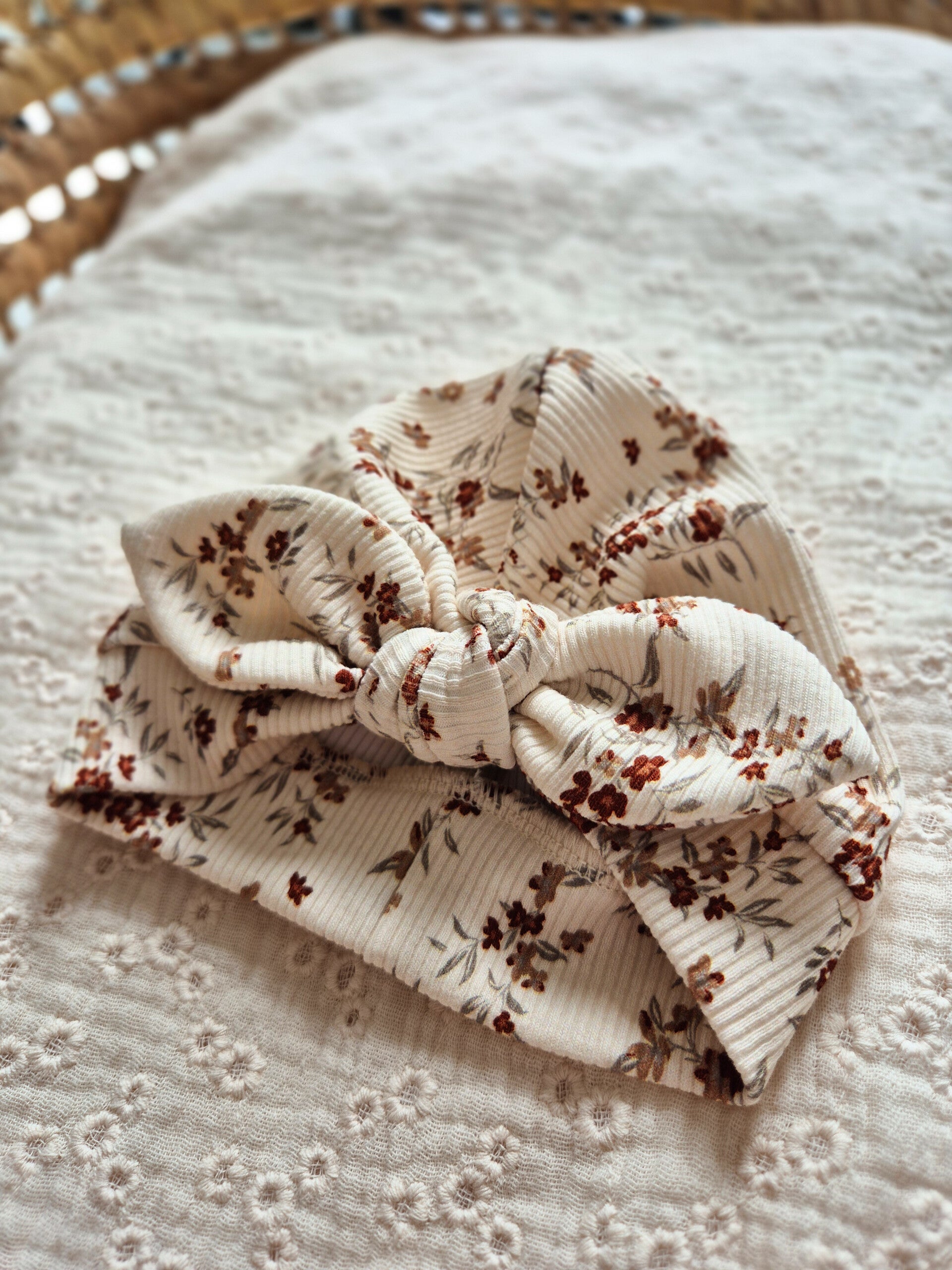 Turbanmutsje met knoop rib *Rozemarijntakje Beige*