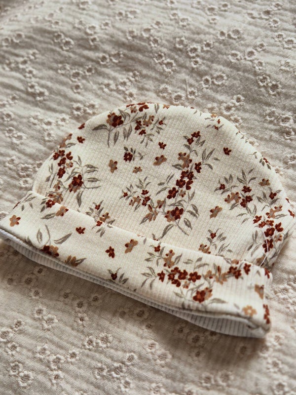 Mutsje rib zonder strikje *Rozemarijntakje Beige*