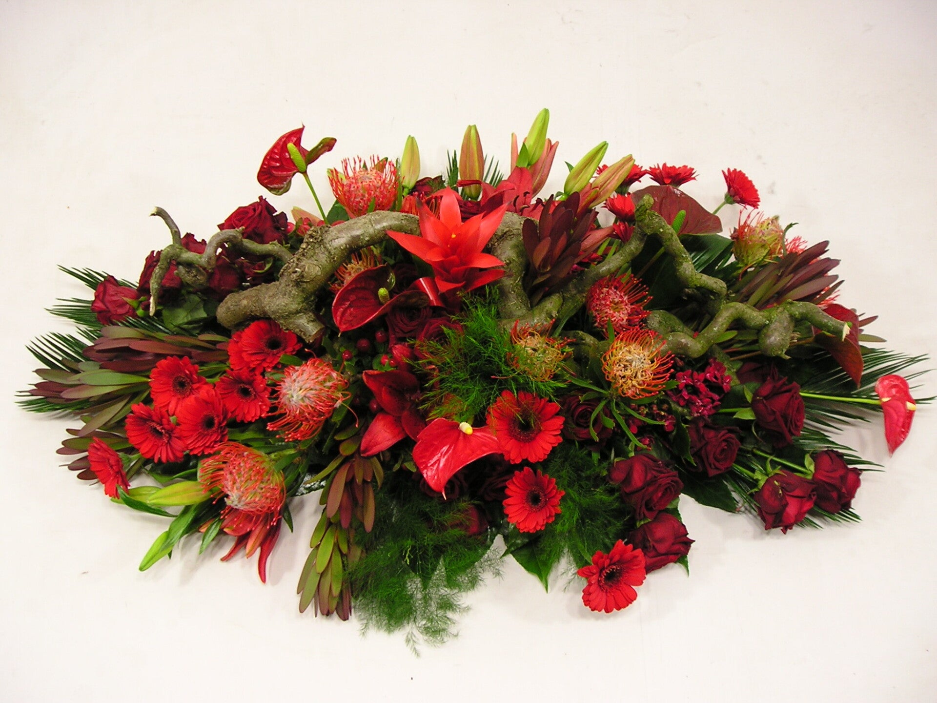 Rouwarrangement rood 03
