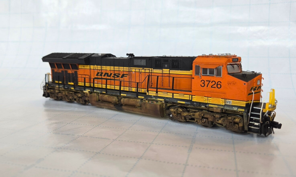 Custom Weathered HO Scale SXT BNSF ET44C4 #3726 w/ ESU Loksound V5 DCC & Sound