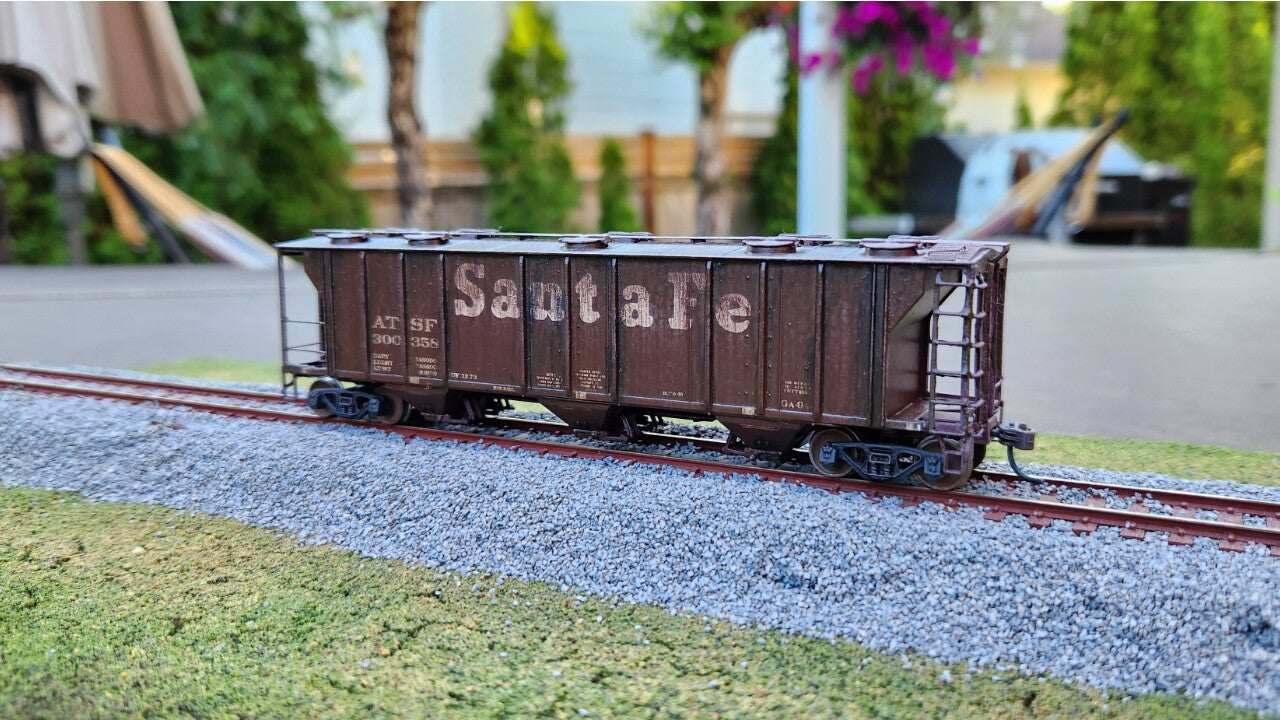 Custom Weathered HO Scale Athearn RTR Santa Fe PS 2893 Covered Hopper