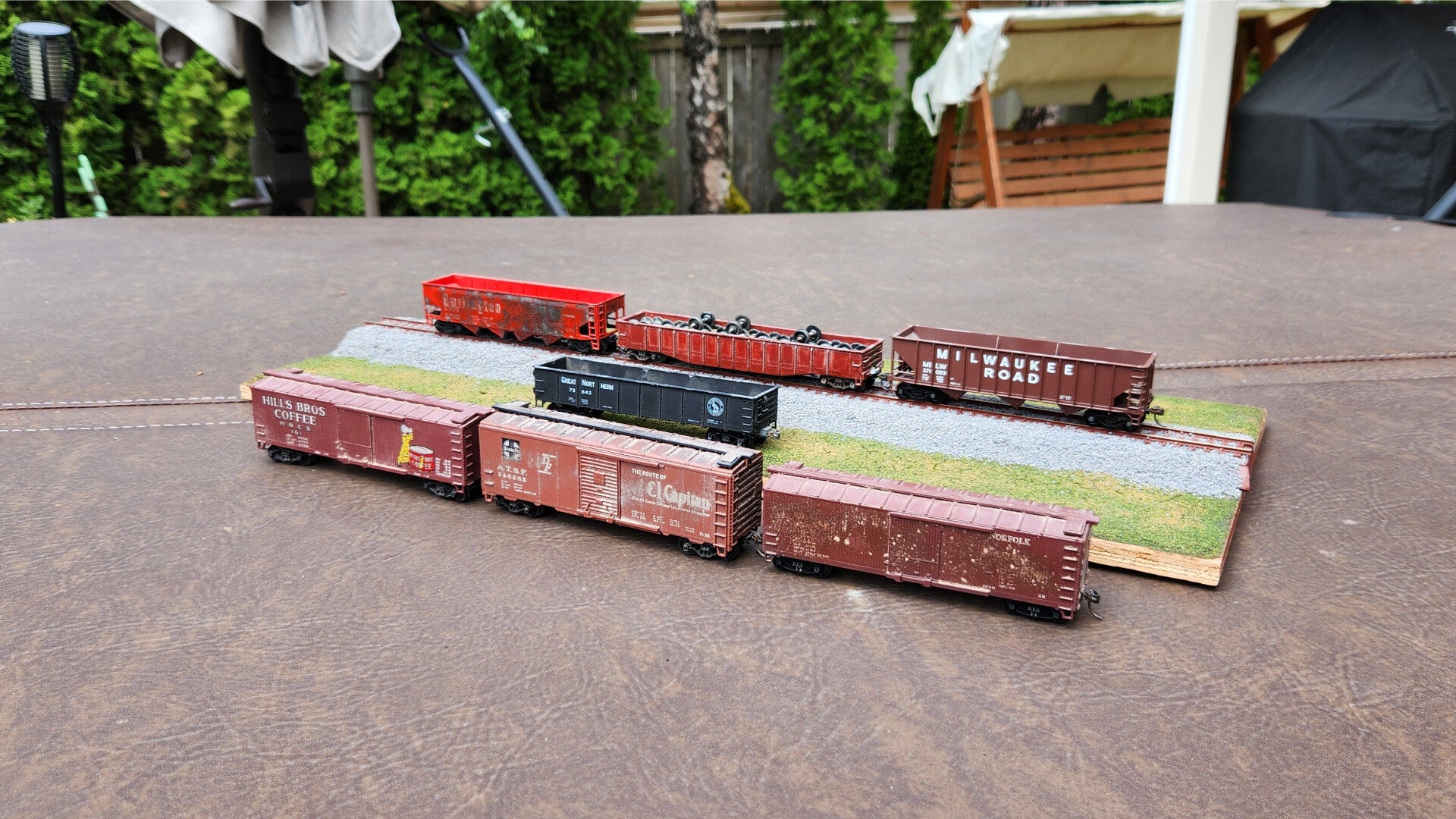 Weathered HO Scale Rolling Stock Assorted Lot of 7