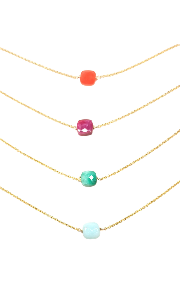 Collier pierre carrée