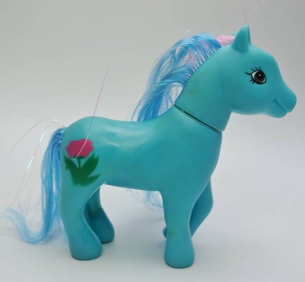 Fakie Pony Rose