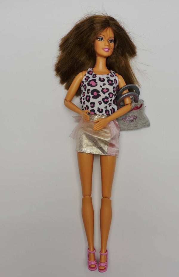 2000er Brunette Barbie mit Outfit