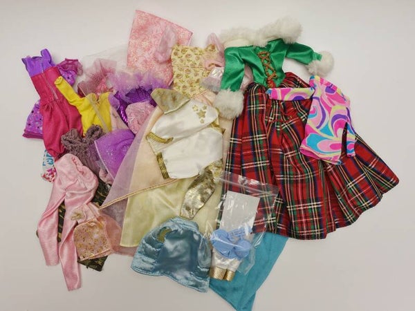 Grosses Barbie und Freunde Kleiderset