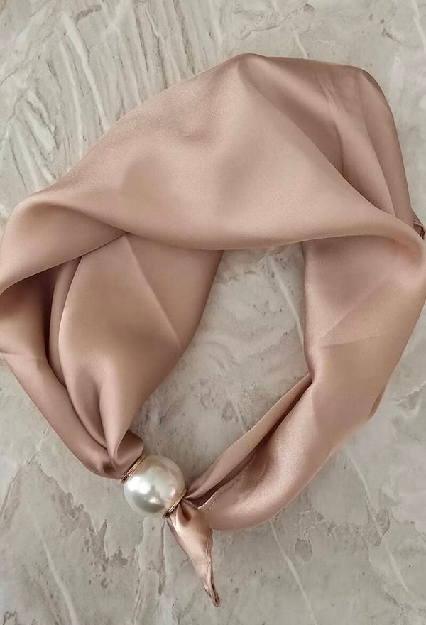 Sjaaltje champagne – Parel & Easy Click Sluiting
