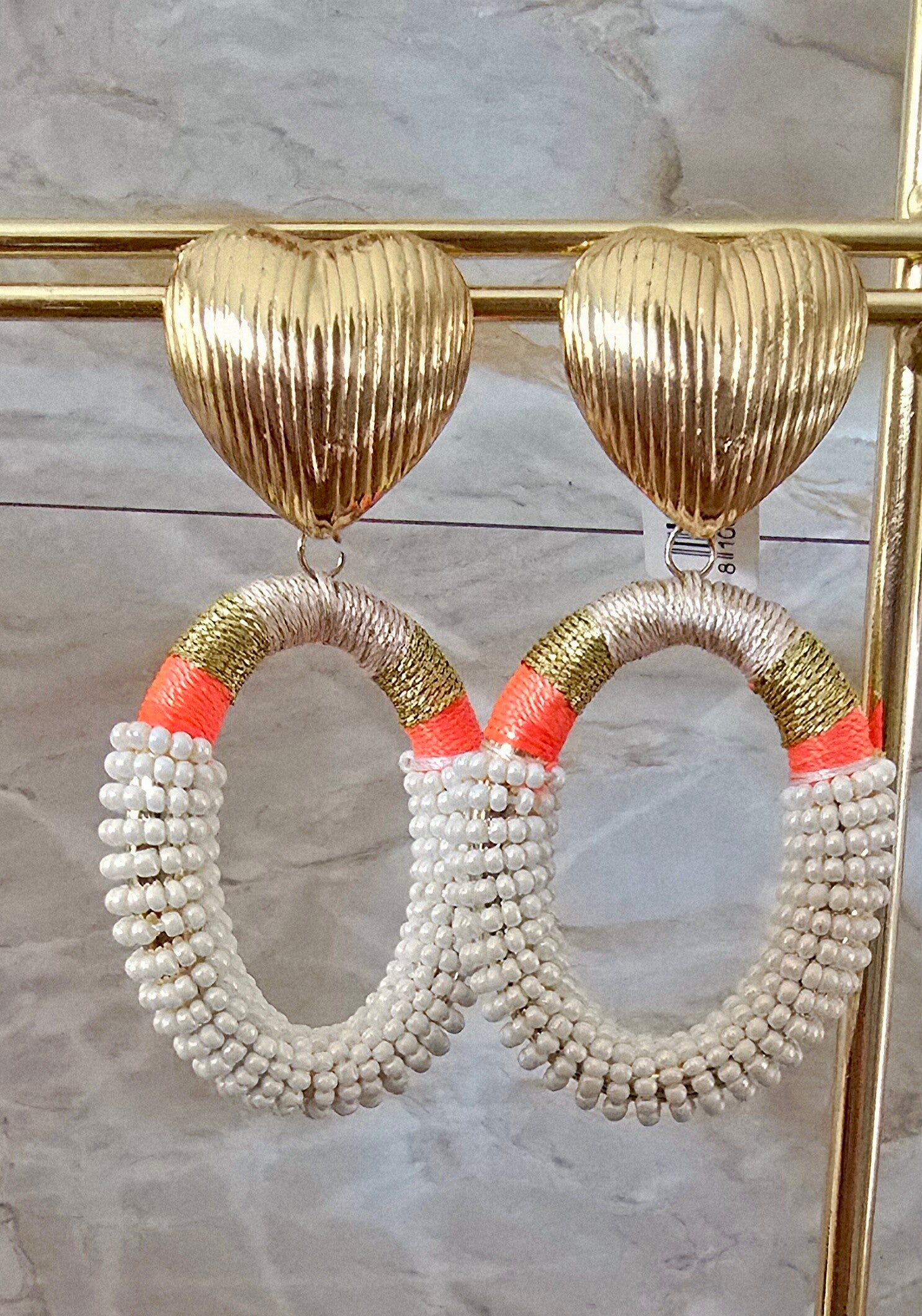 Statement oorbellen - gouden hart & kralen