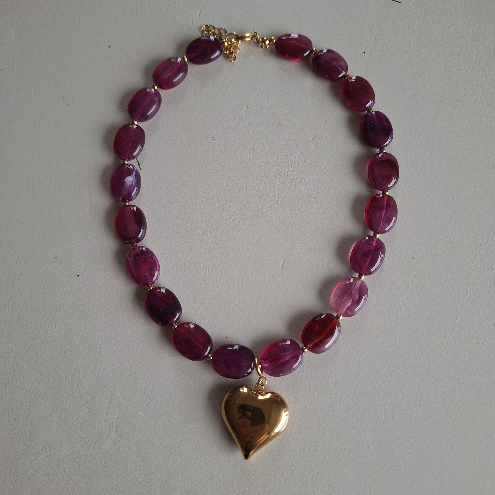 Paarse ovale ketting met hart