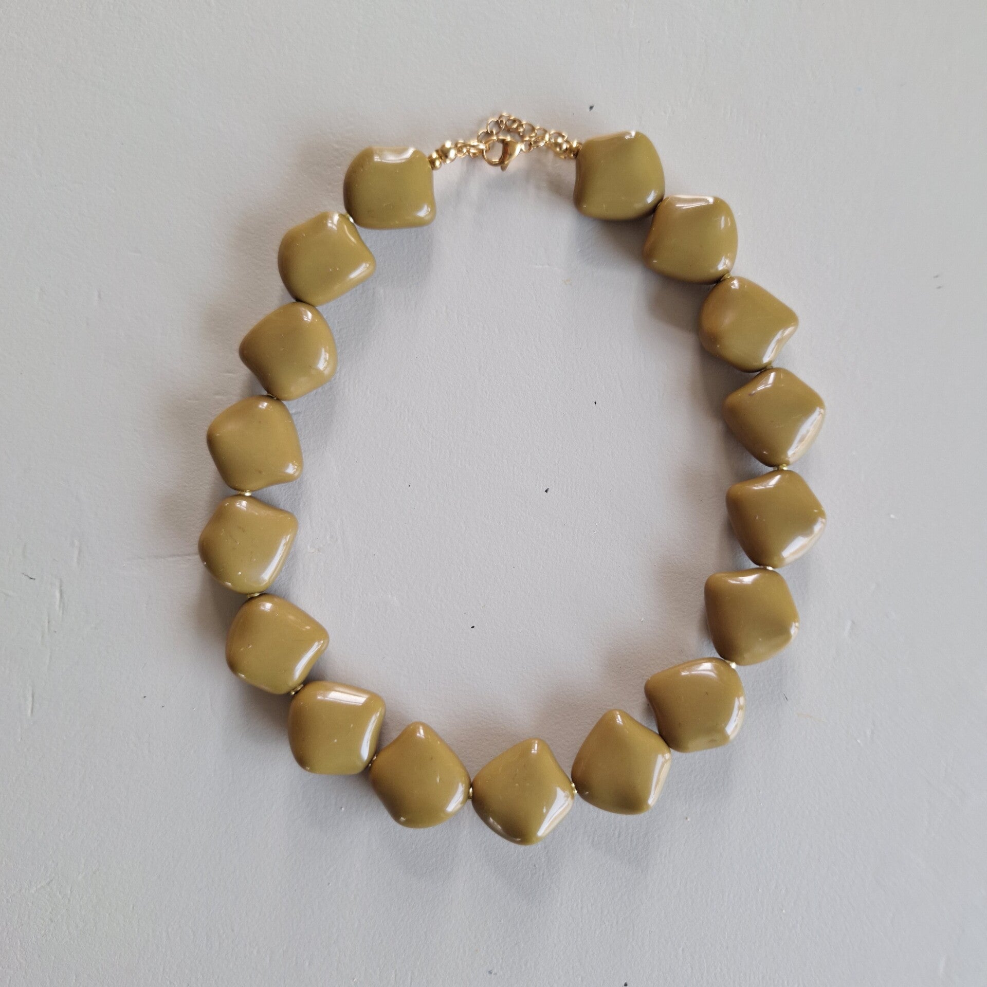 Olijfgroene nugget ketting