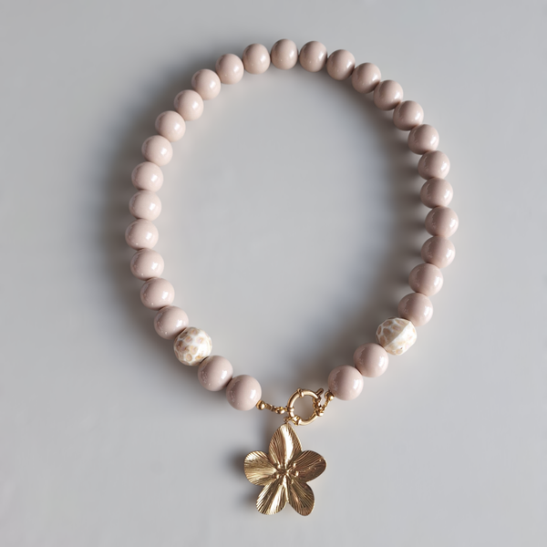 Beige chunky ketting met bedel